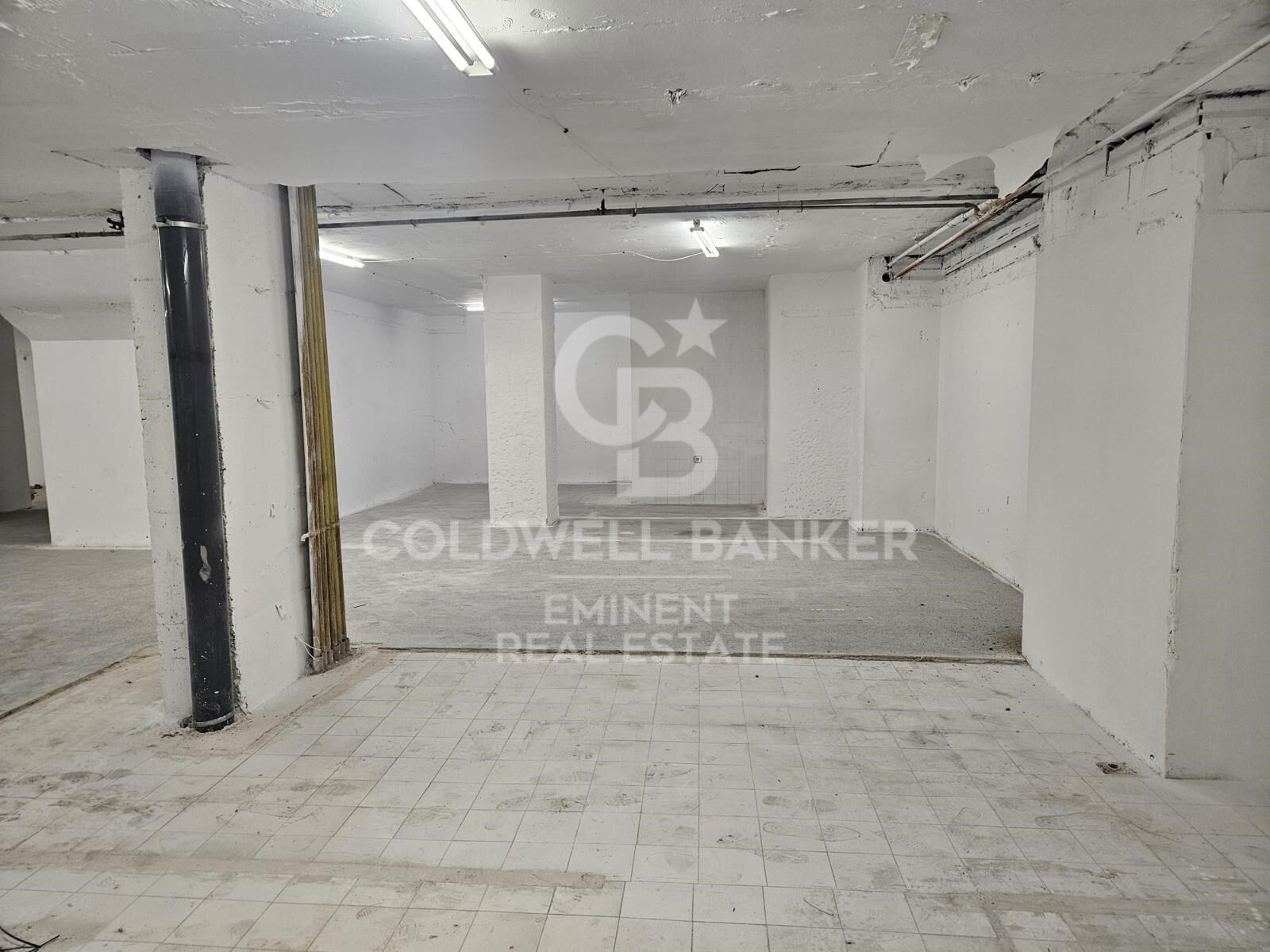 Local de 240m² a reformar en venta en calle Ganduxer