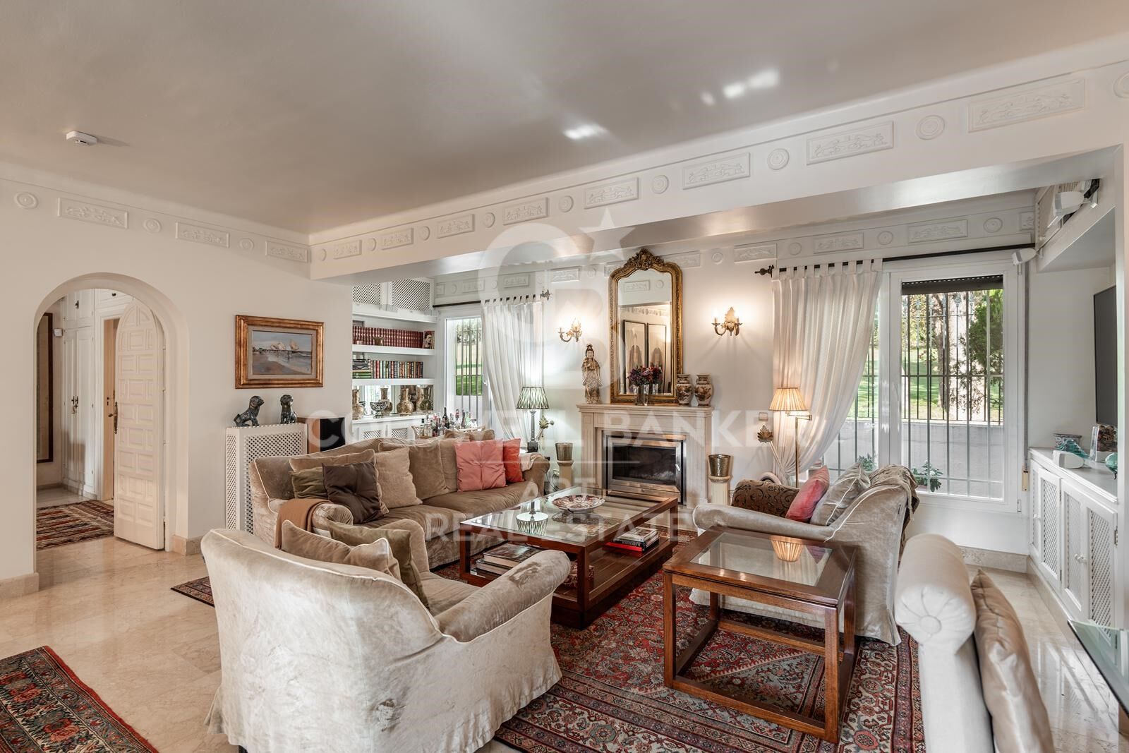 Frontline golf villa with privacy in Guadalmina Sur, Marbella