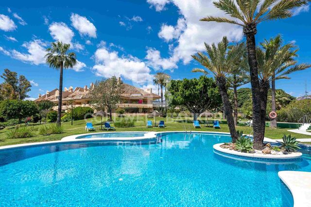 Appartement moderne au bord du golf à Las Brisas, Nueva Andaluciá, Marbella