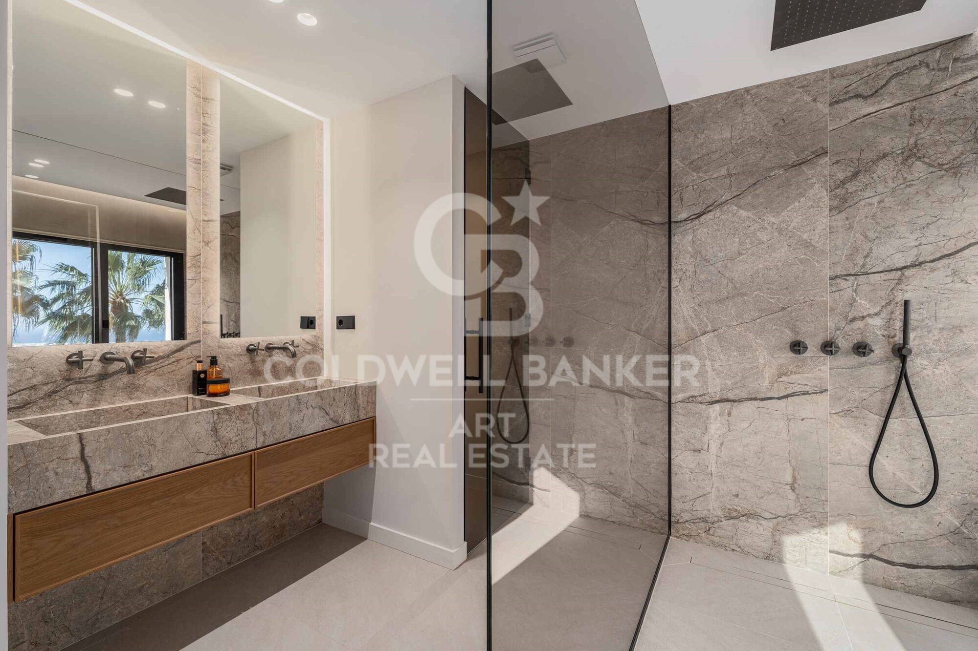 Adosado con solárium y vistas al mar en La Quinta Hills, Benahavís