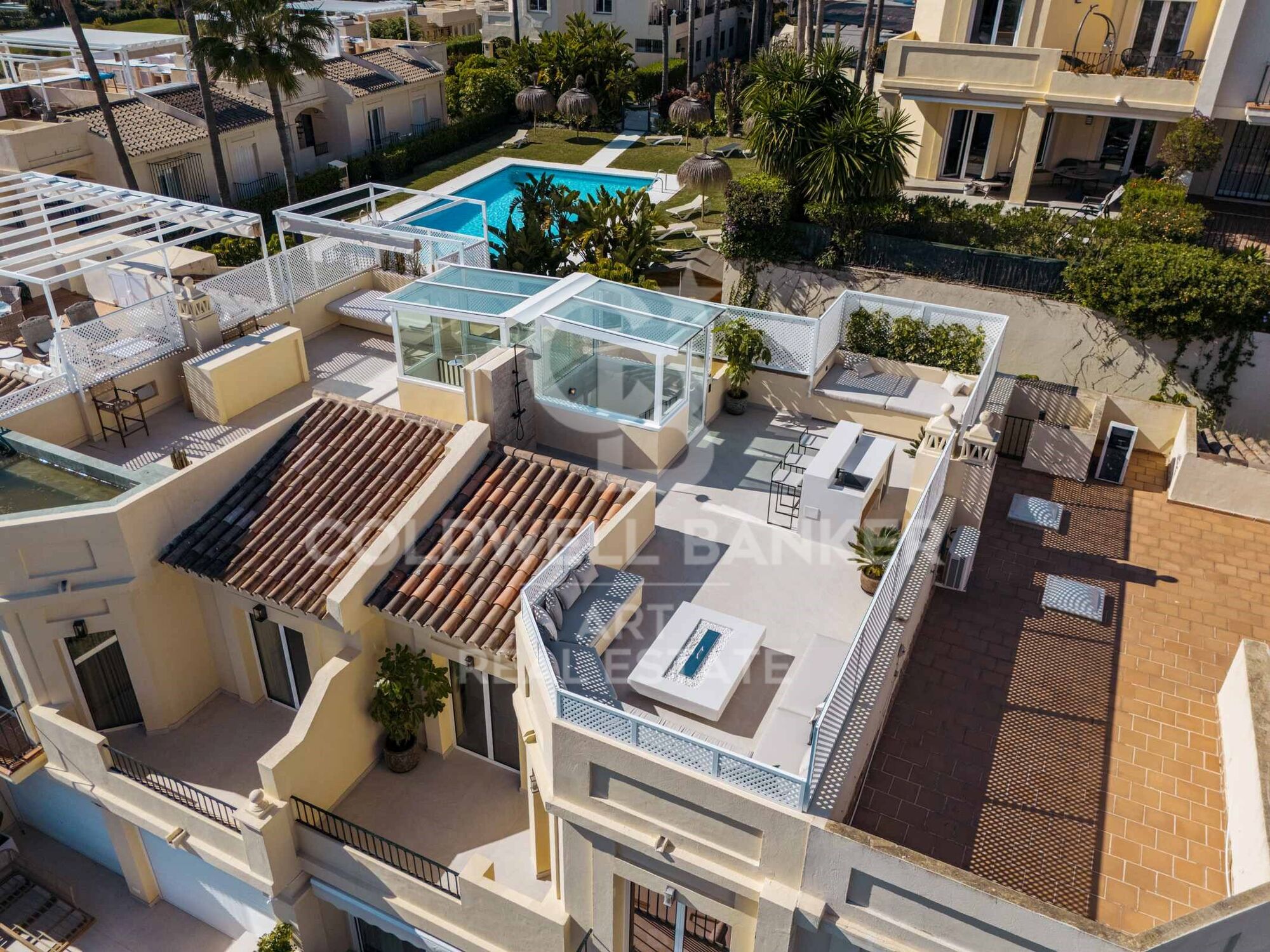 Stylish townhouse with rooftop solarium and panoramic sea views in La Quinta Hills, Benahavís