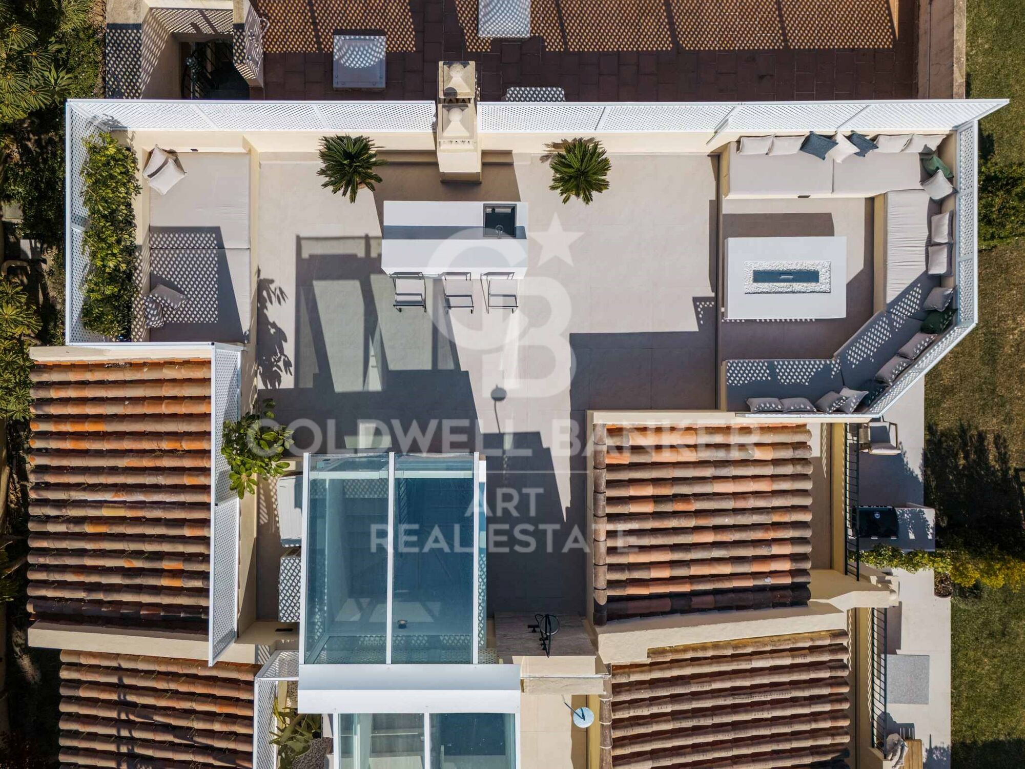 Stylish townhouse with rooftop solarium and panoramic sea views in La Quinta Hills, Benahavís