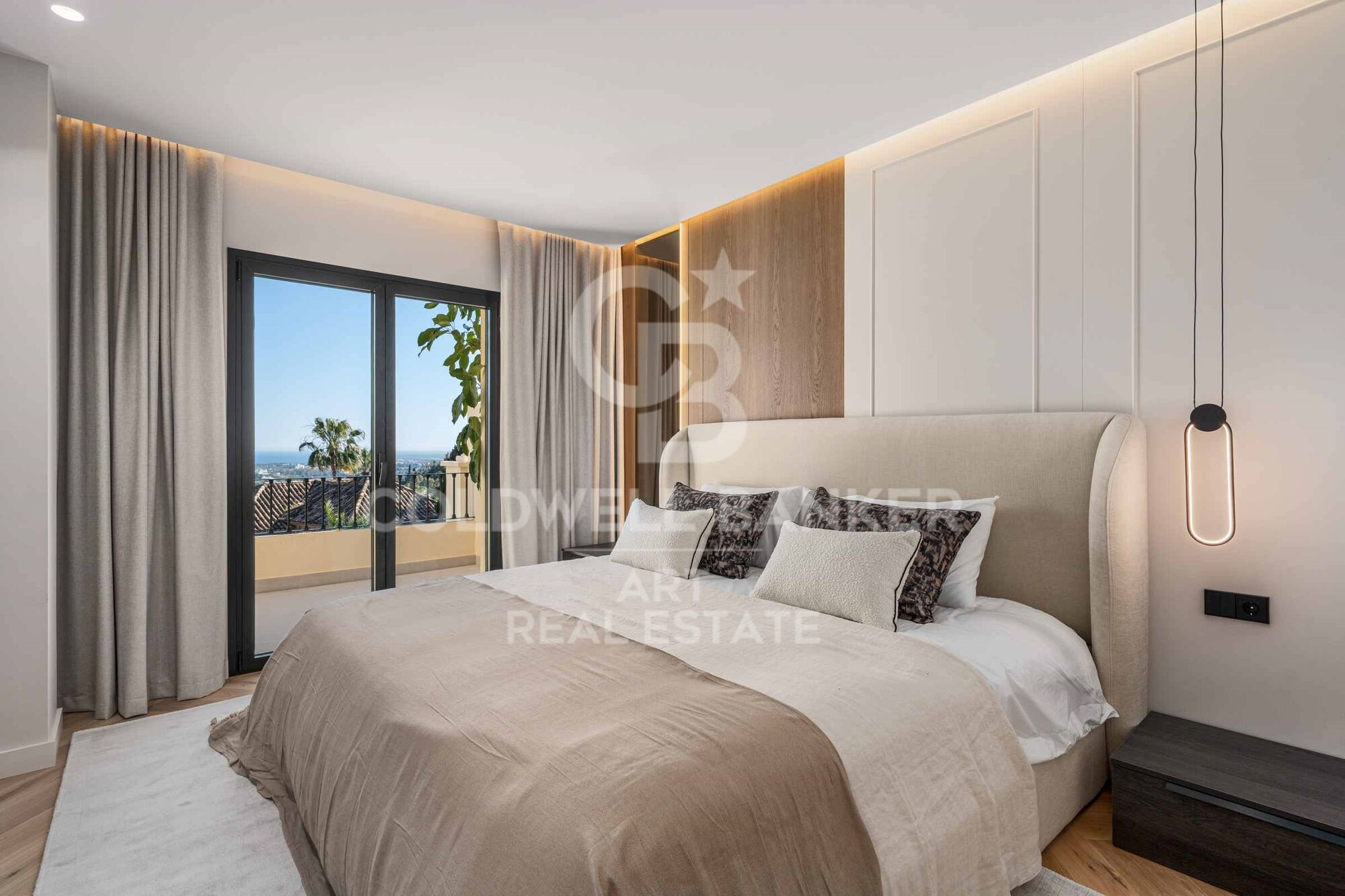 Adosado con solárium y vistas al mar en La Quinta Hills, Benahavís