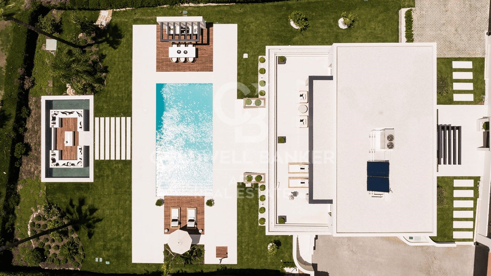 Architect-designed luxury villa in the heart of Nueva Andalucía Golf Valley