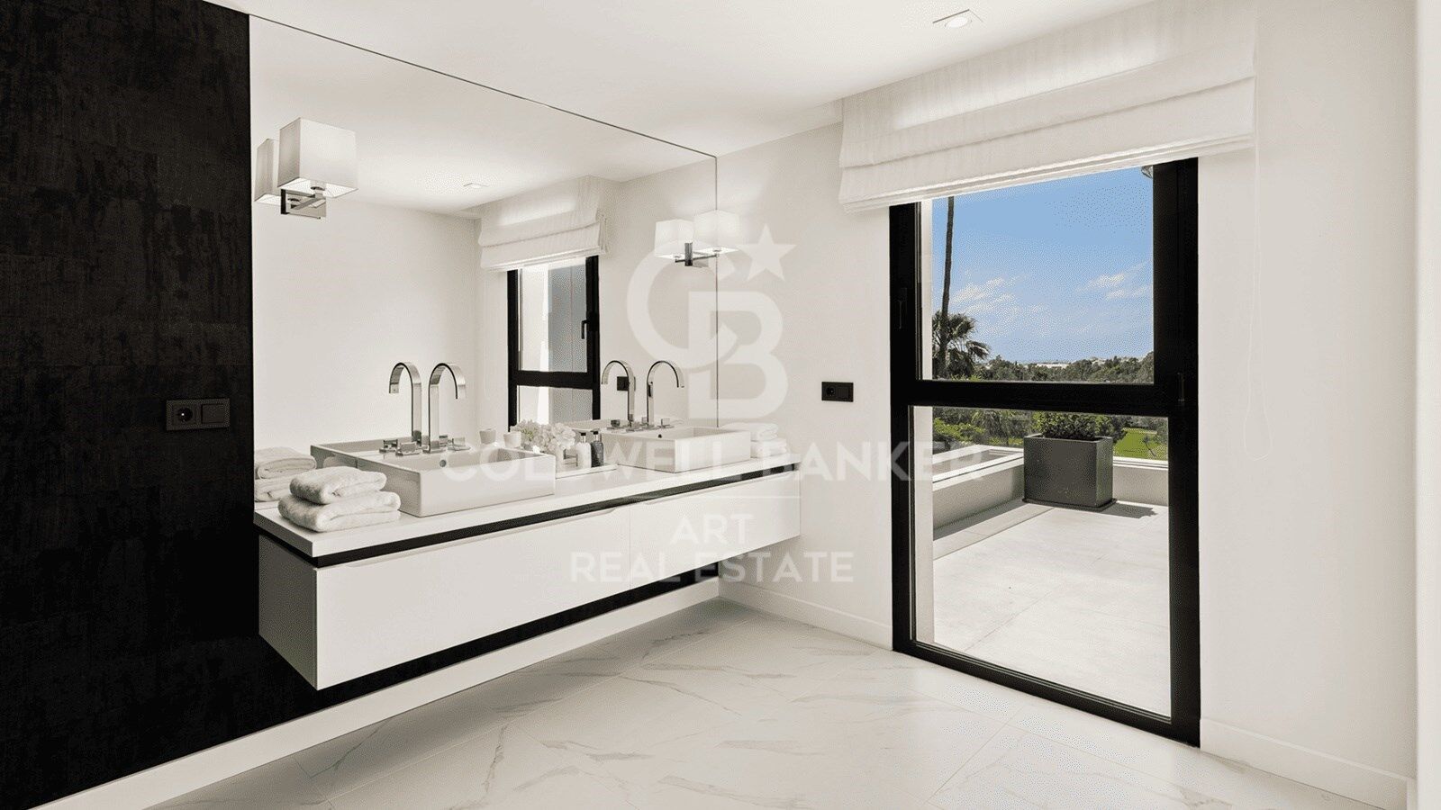 Architect-designed luxury villa in the heart of Nueva Andalucía Golf Valley