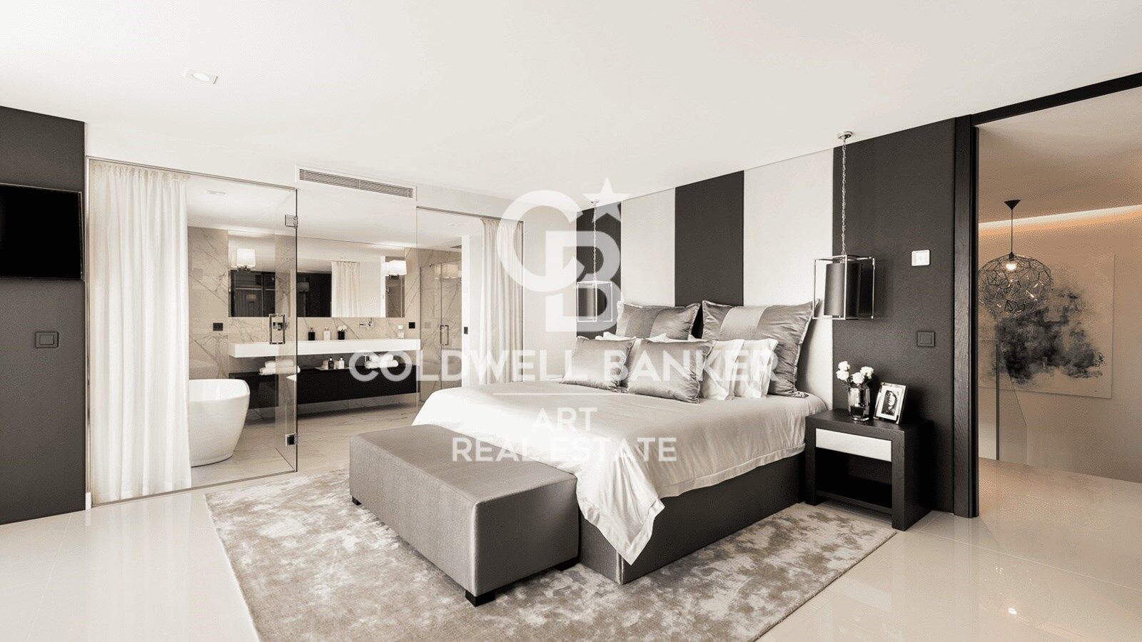 Architect-designed luxury villa in the heart of Nueva Andalucía Golf Valley