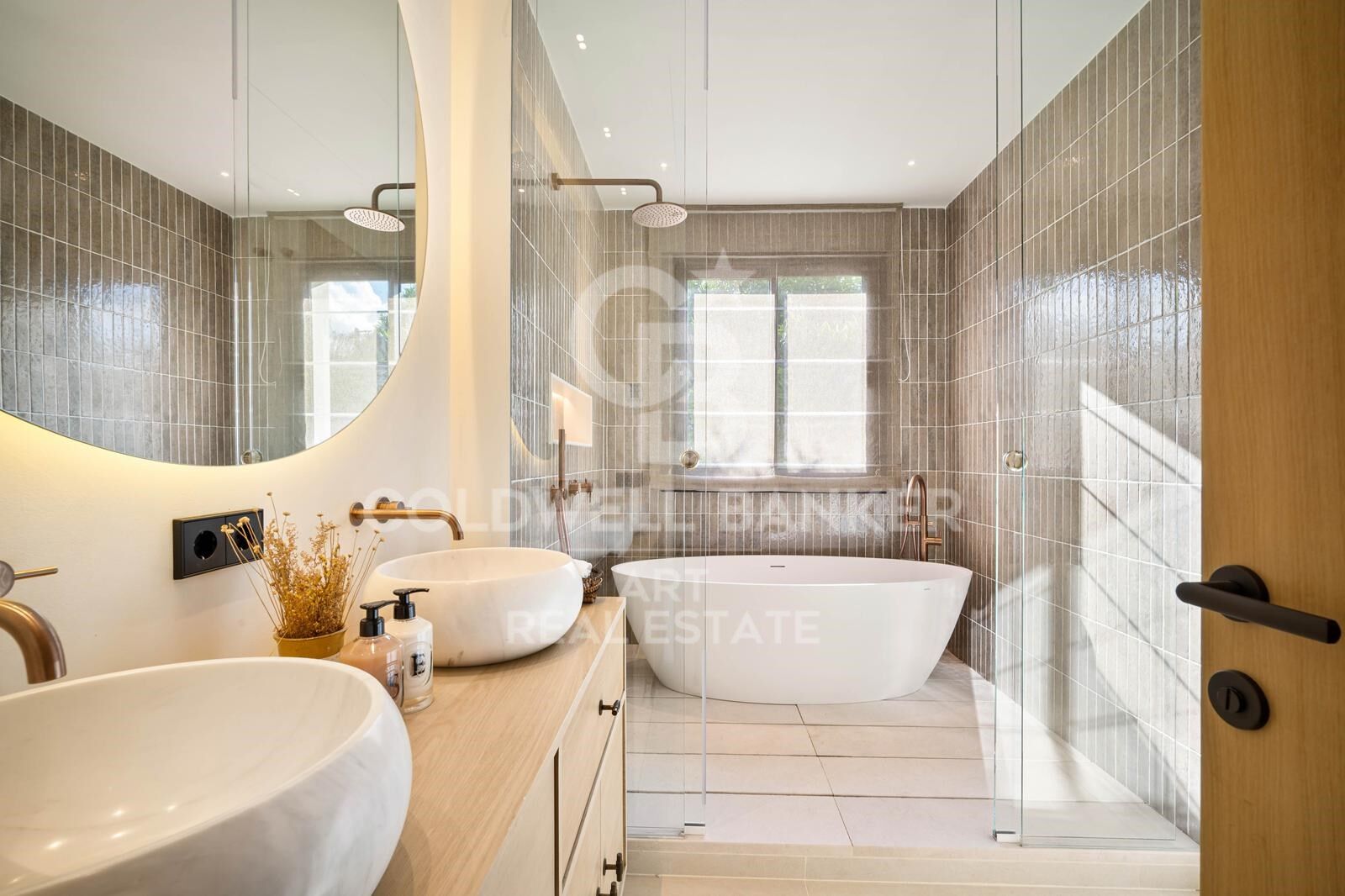 Elegant Mediterranean villa with modern luxury in Nueva Andalucía