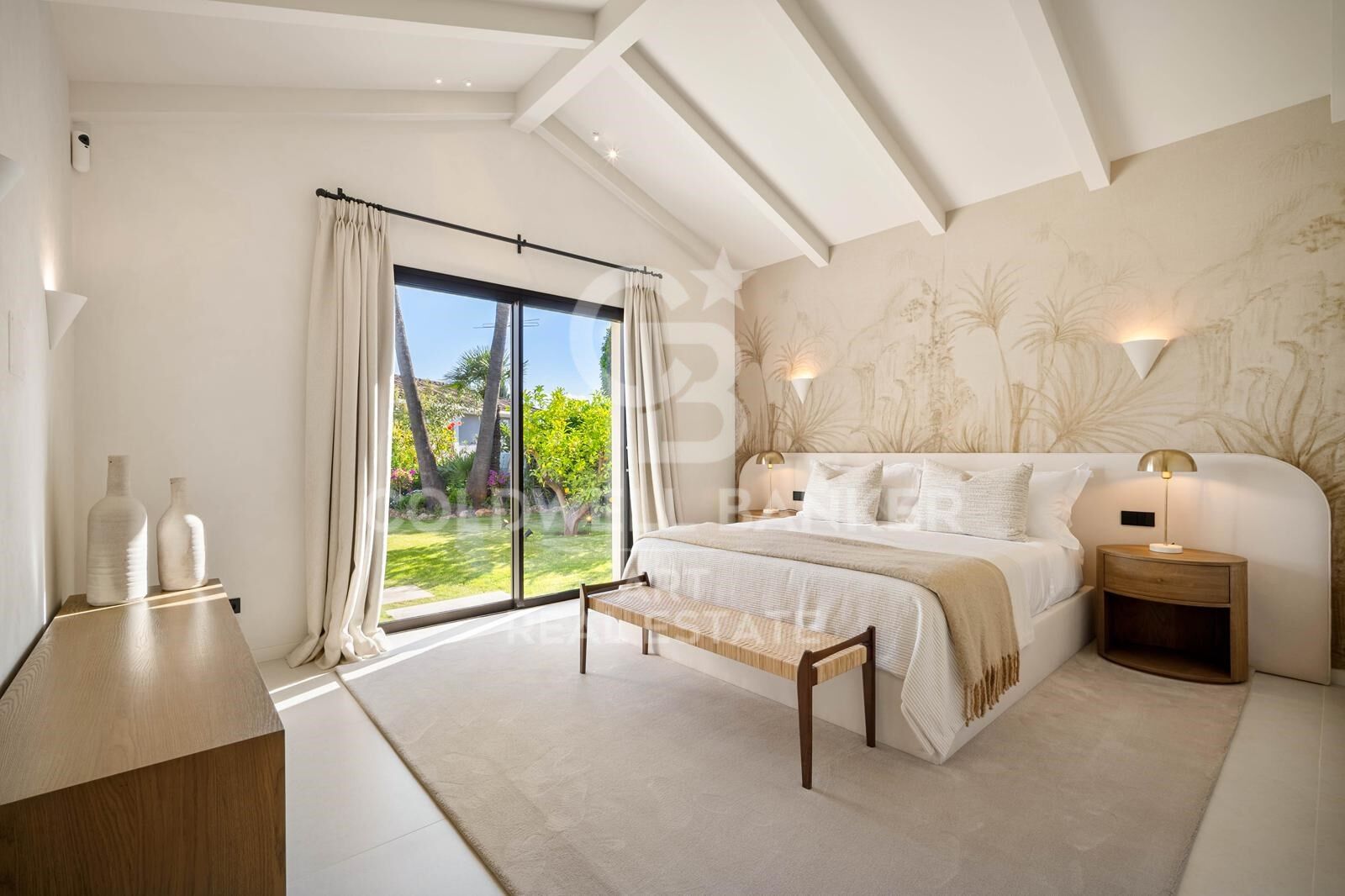 Elegant Mediterranean villa with modern luxury in Nueva Andalucía