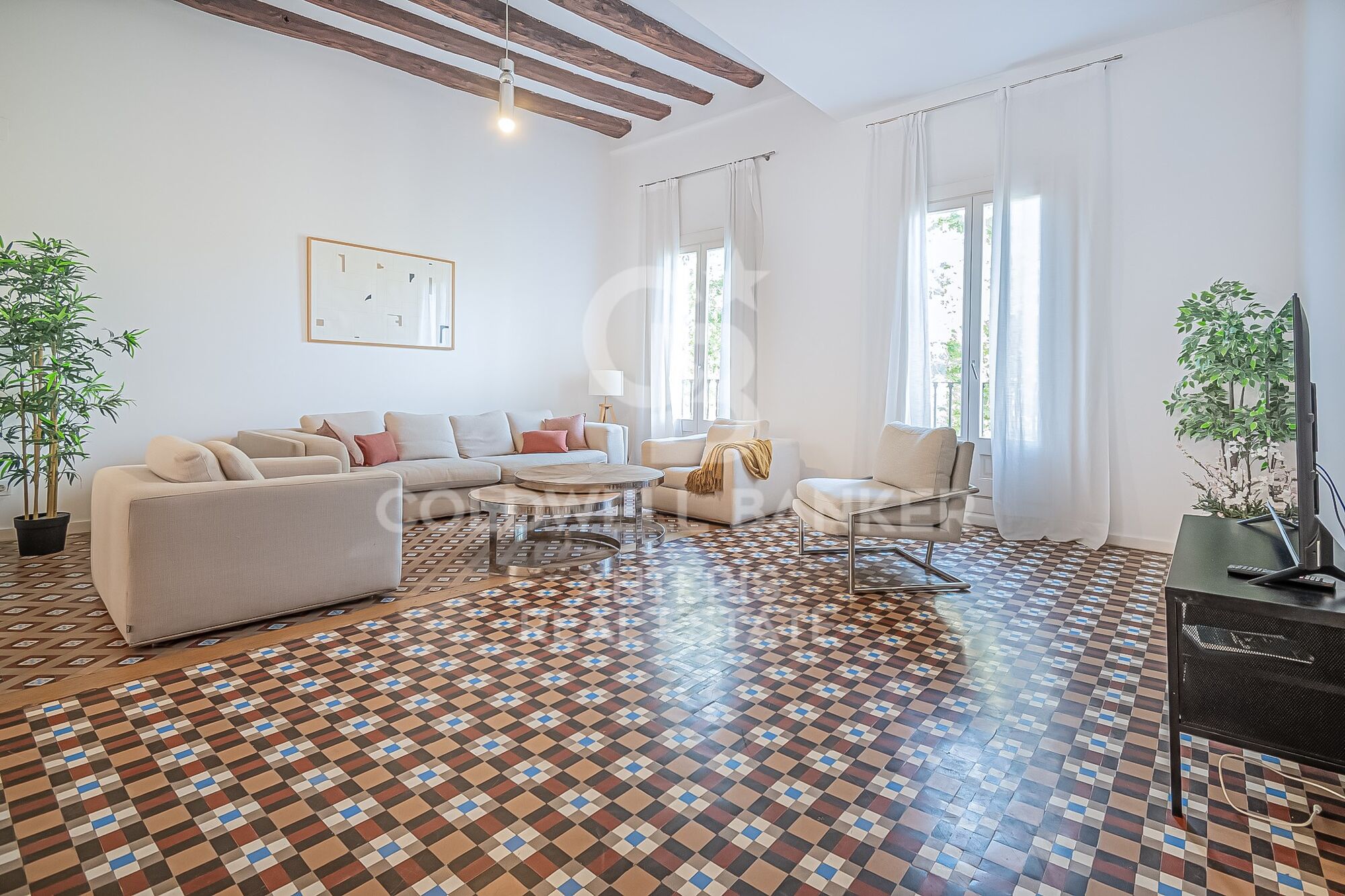 Spacious and bright apartment in a classical building