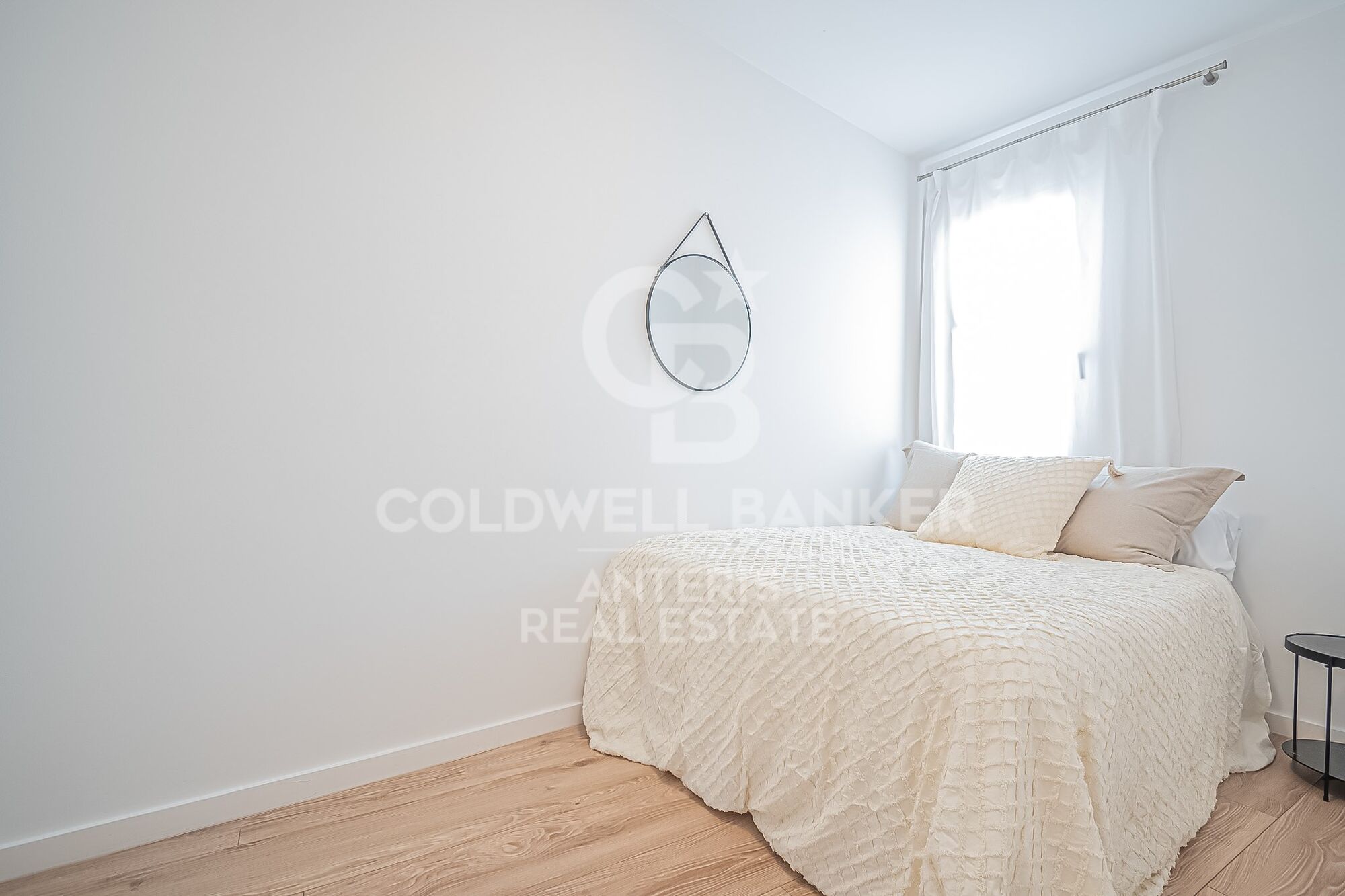 Spacious and bright apartment in a classical building