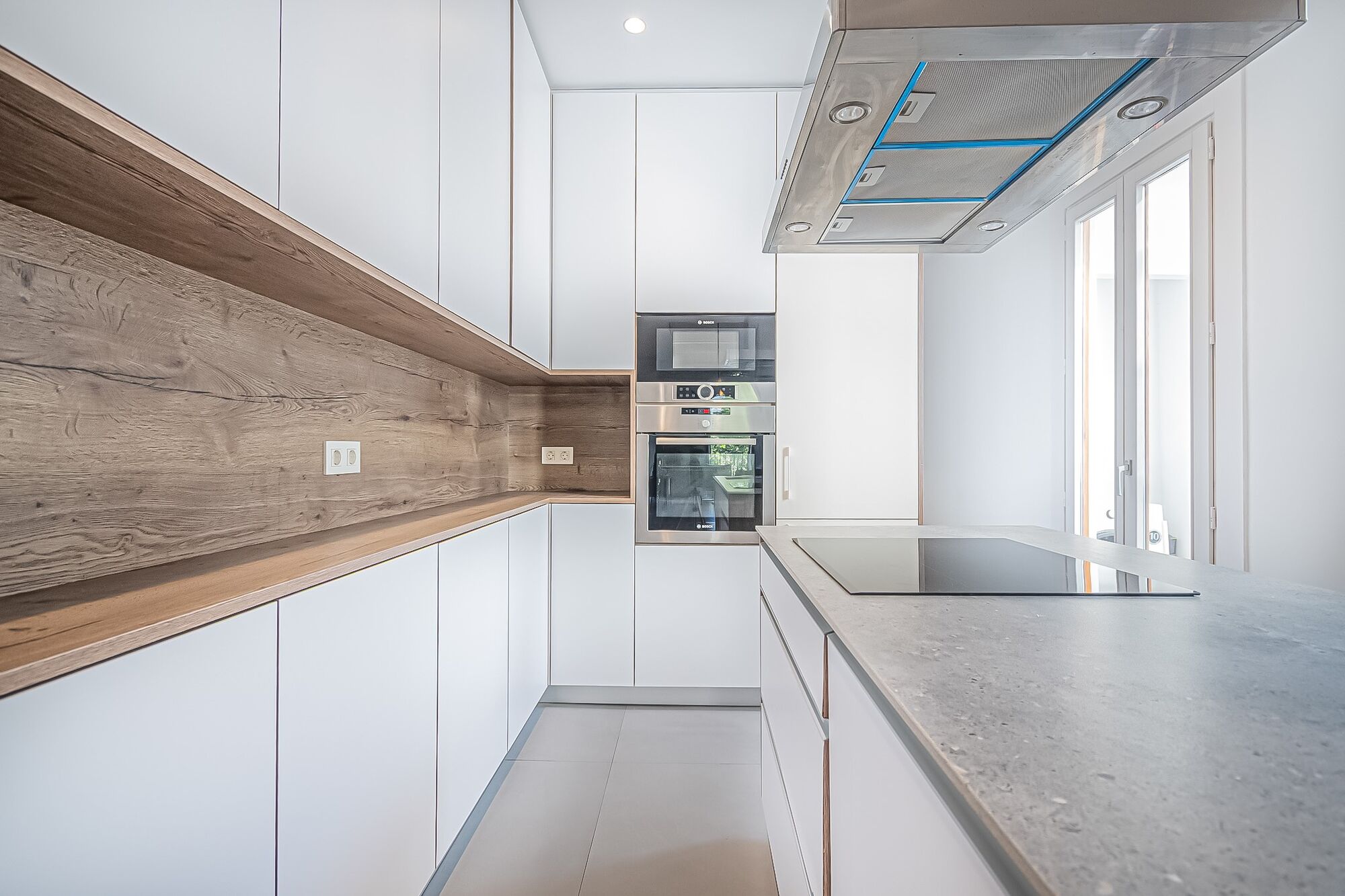 Spacious and bright apartment in a classical building