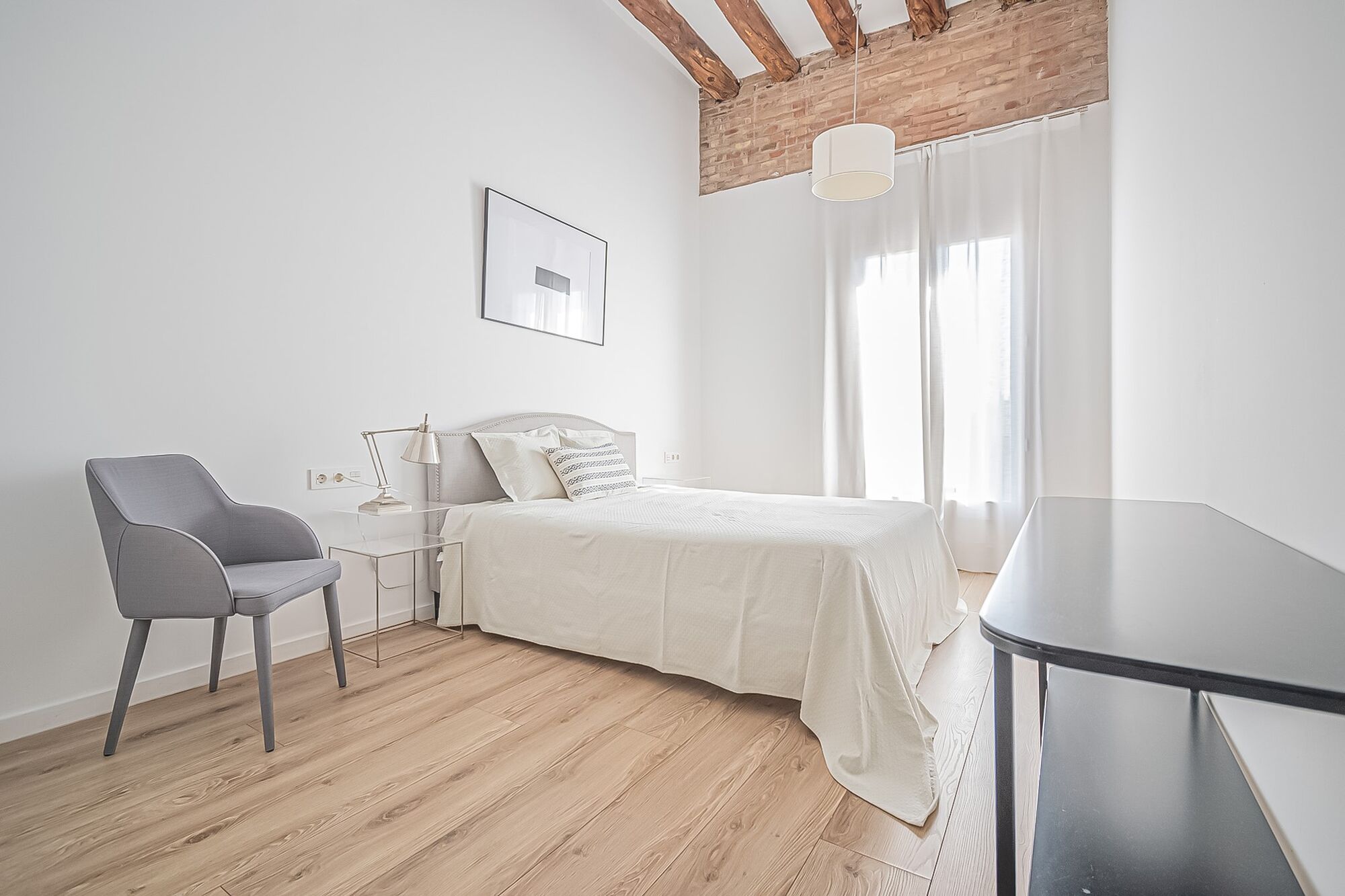 Spacious and bright apartment in a classical building