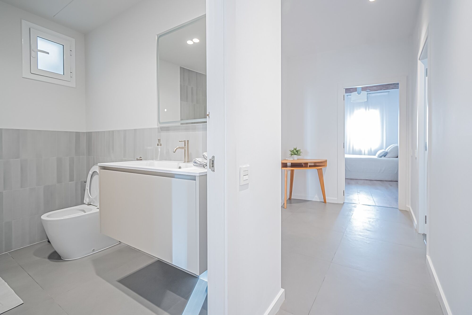 Spacious and bright apartment in a classical building