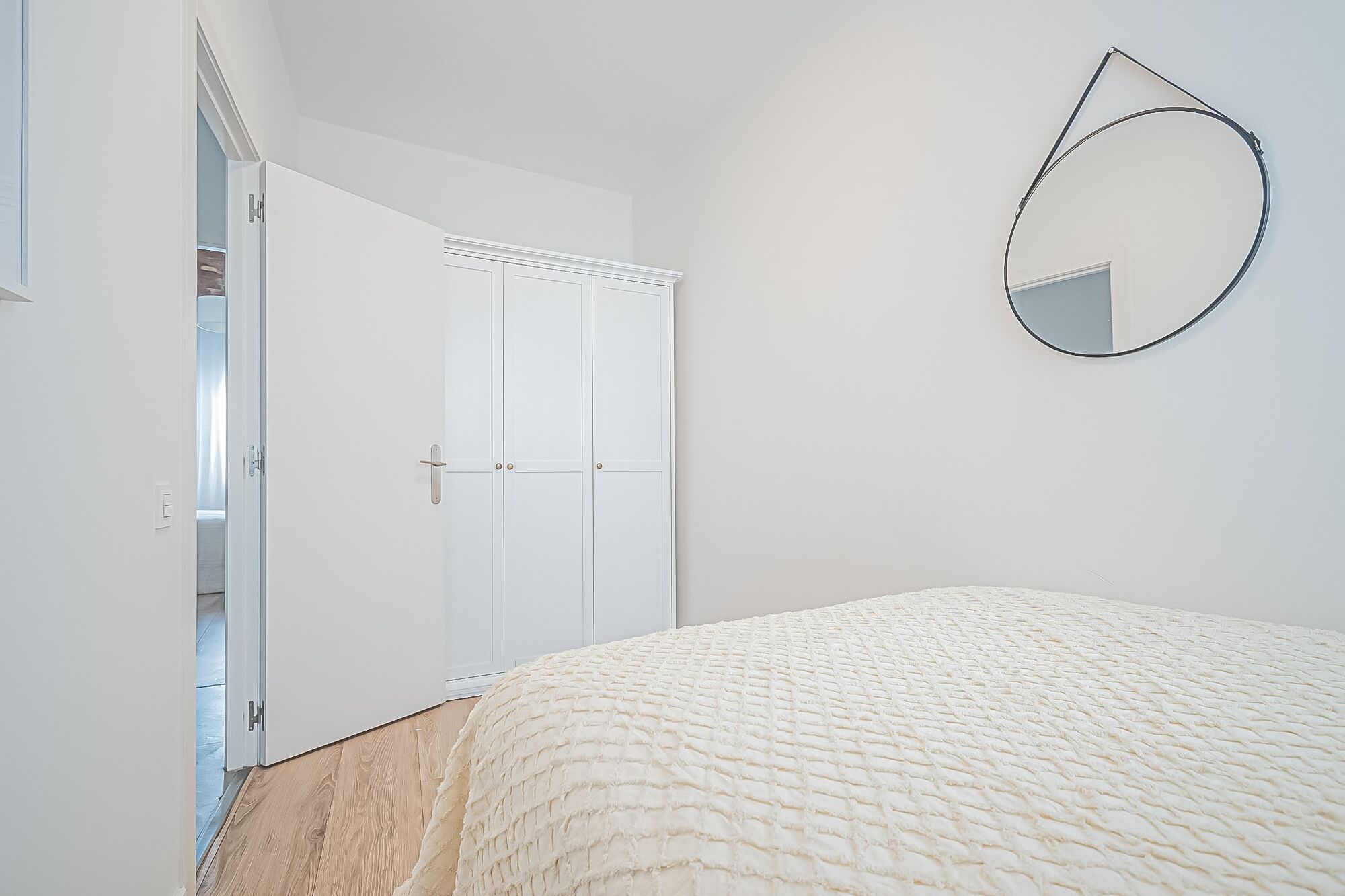 Spacious and bright apartment in a classical building