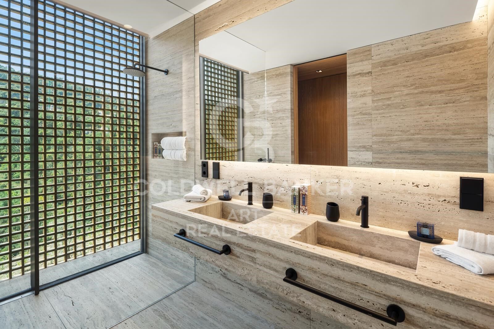 Architectural masterpiece with panoramic sea views in El Madroñal