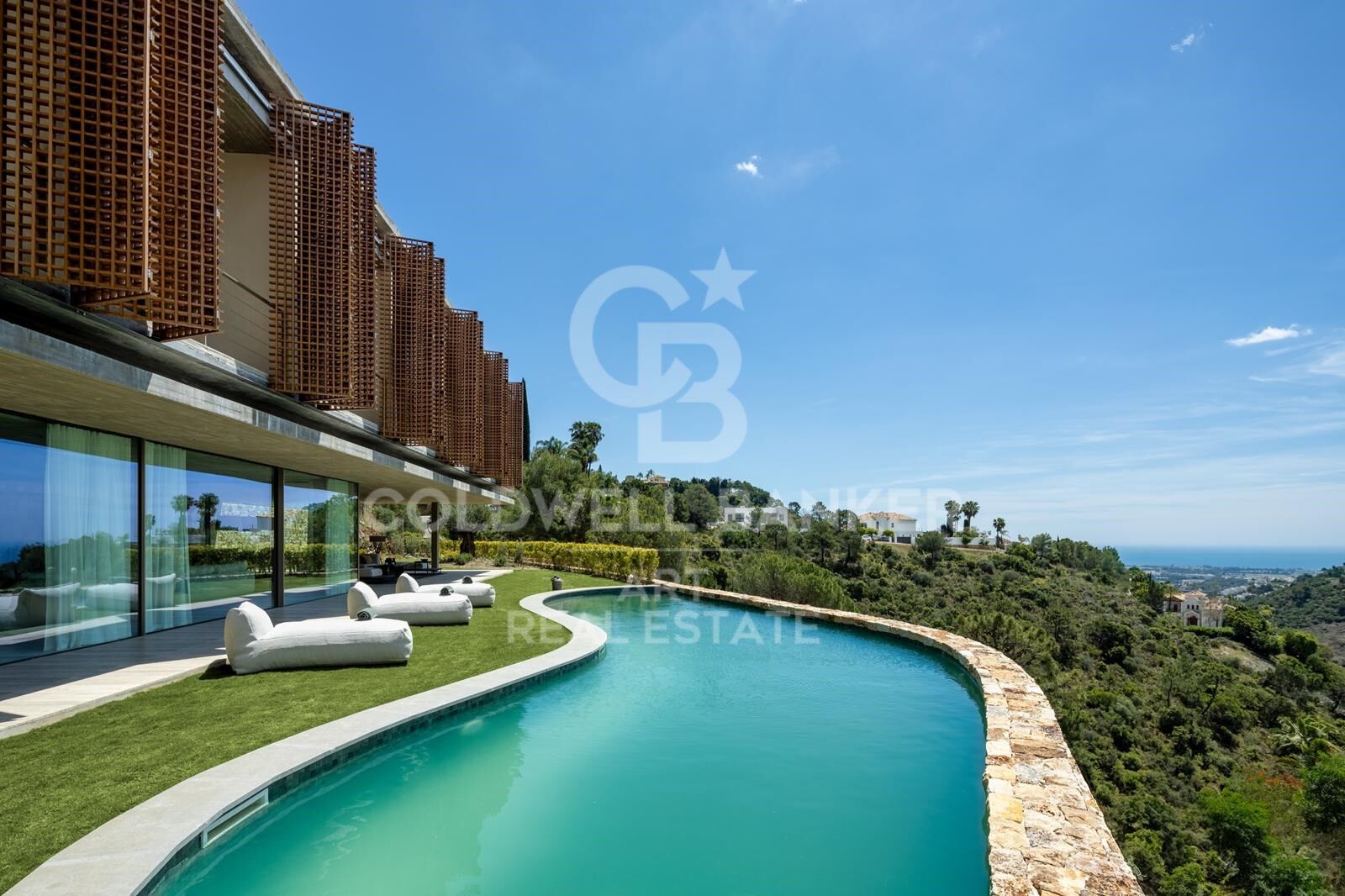 Architectural masterpiece with panoramic sea views in El Madroñal