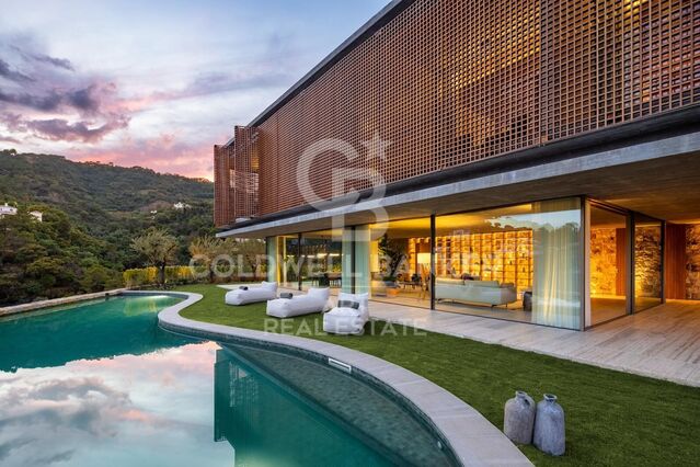 Obra maestra arquitectónica con vistas panorámicas al mar en El Madroñal