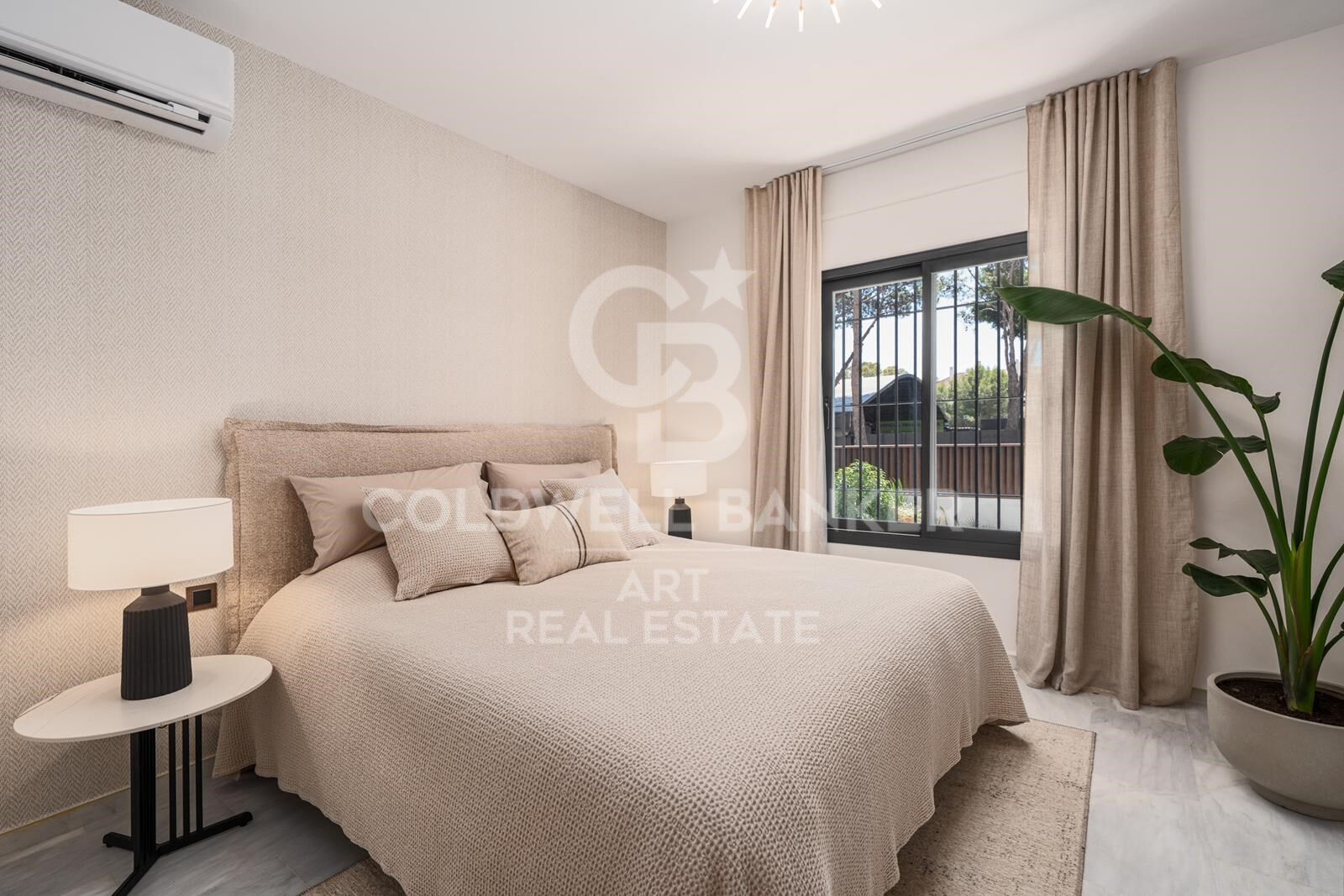 Elegante villa de 6 dormitorios cerca de Puerto Banús con piscina y sauna