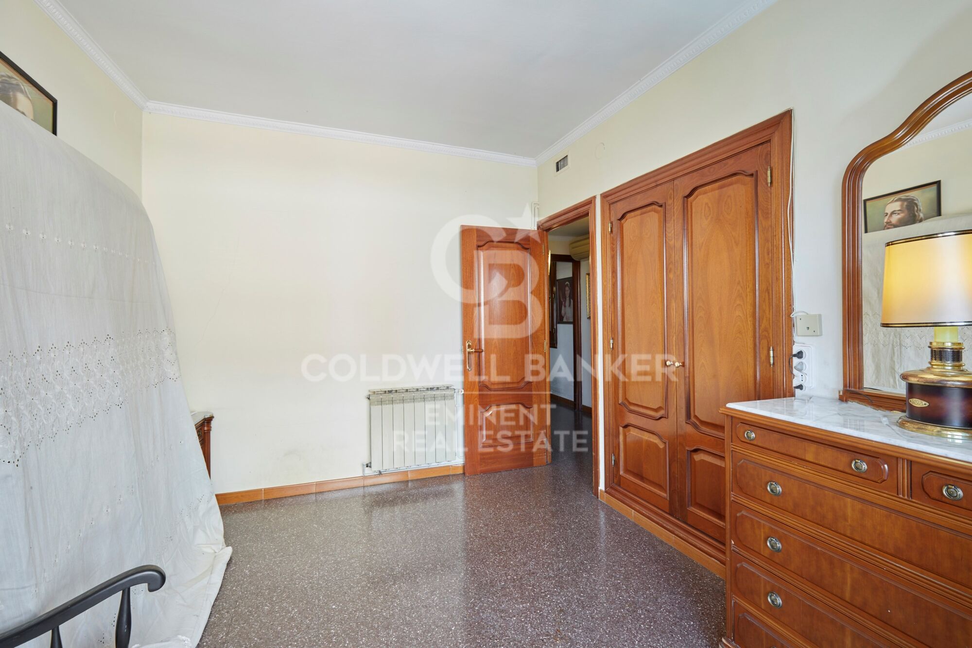 Luminoso piso a reformar en planta alta en Av. Madrid junto a Carles III