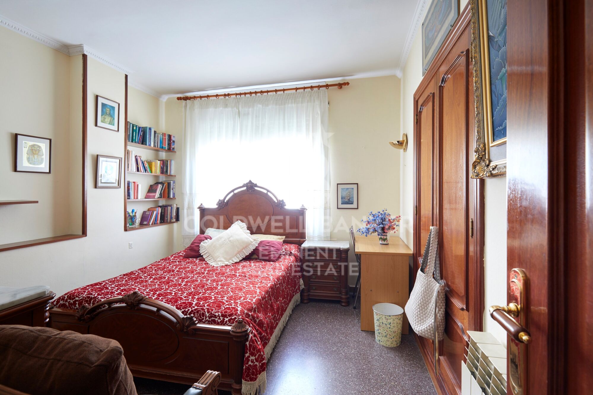 Luminoso piso a reformar en planta alta en Av. Madrid junto a Carles III