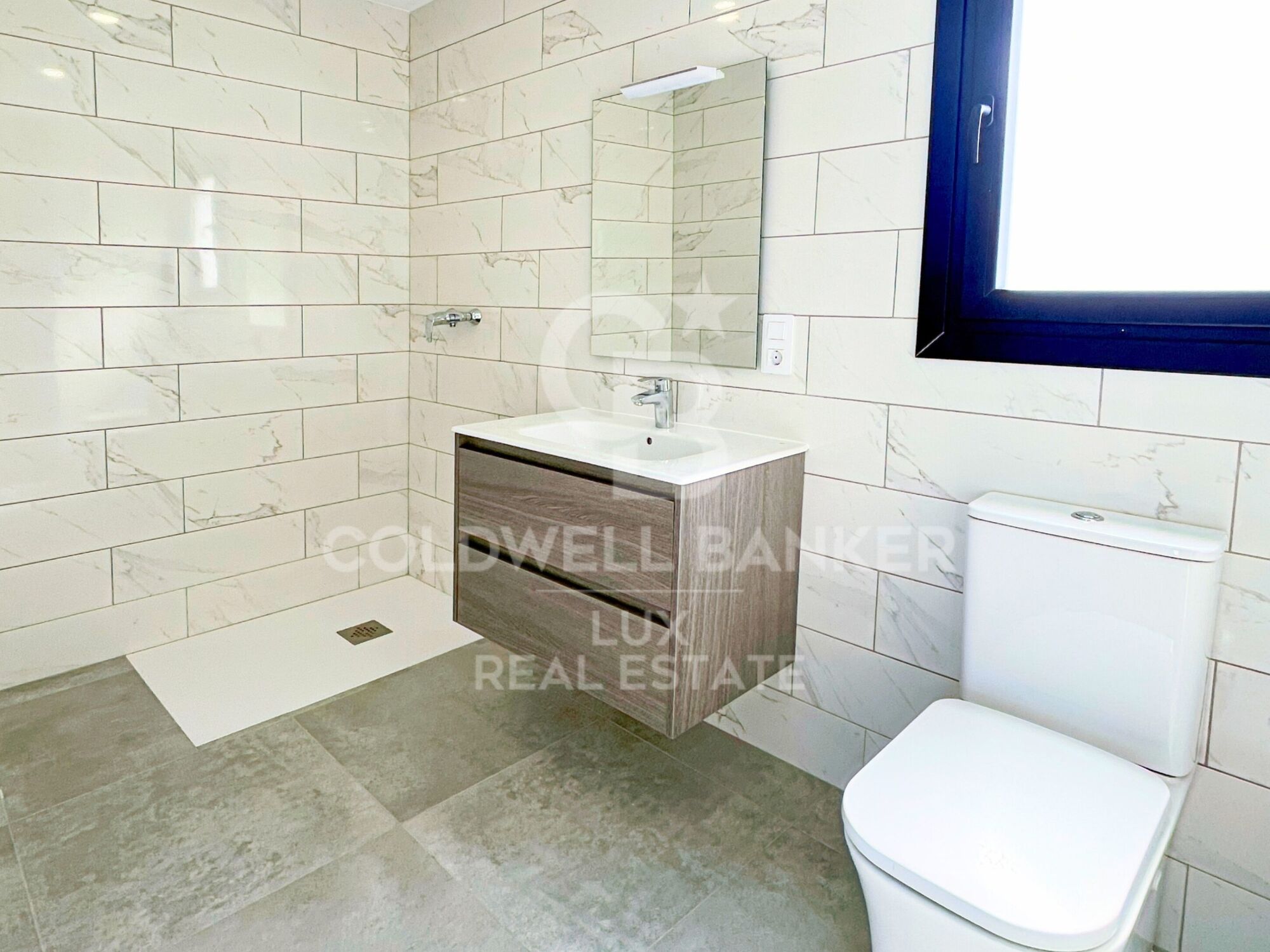 Piso ático nuevo cerca de la playa en la Costa Brava