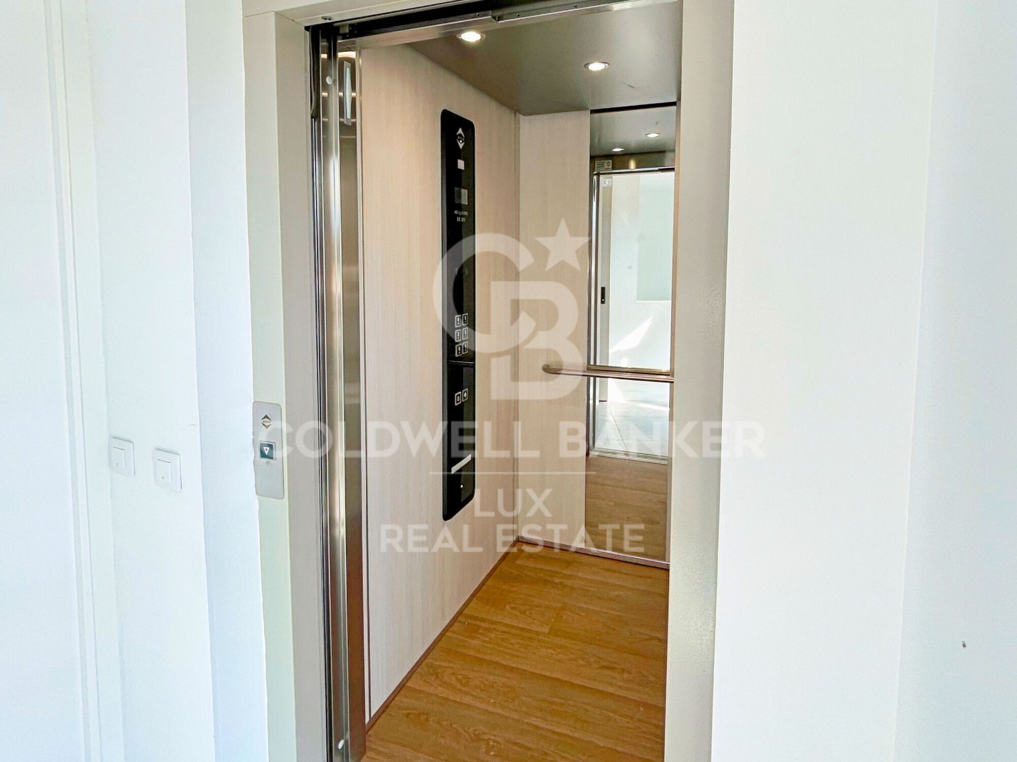 Piso ático nuevo cerca de la playa en la Costa Brava