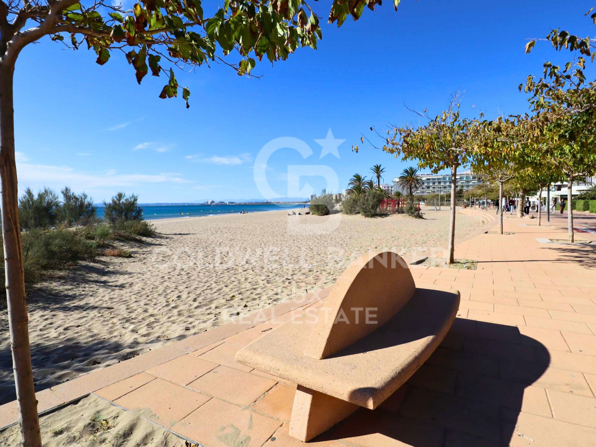 Appartement au dernier étage neuf proche de la plage sur la Costa Brava