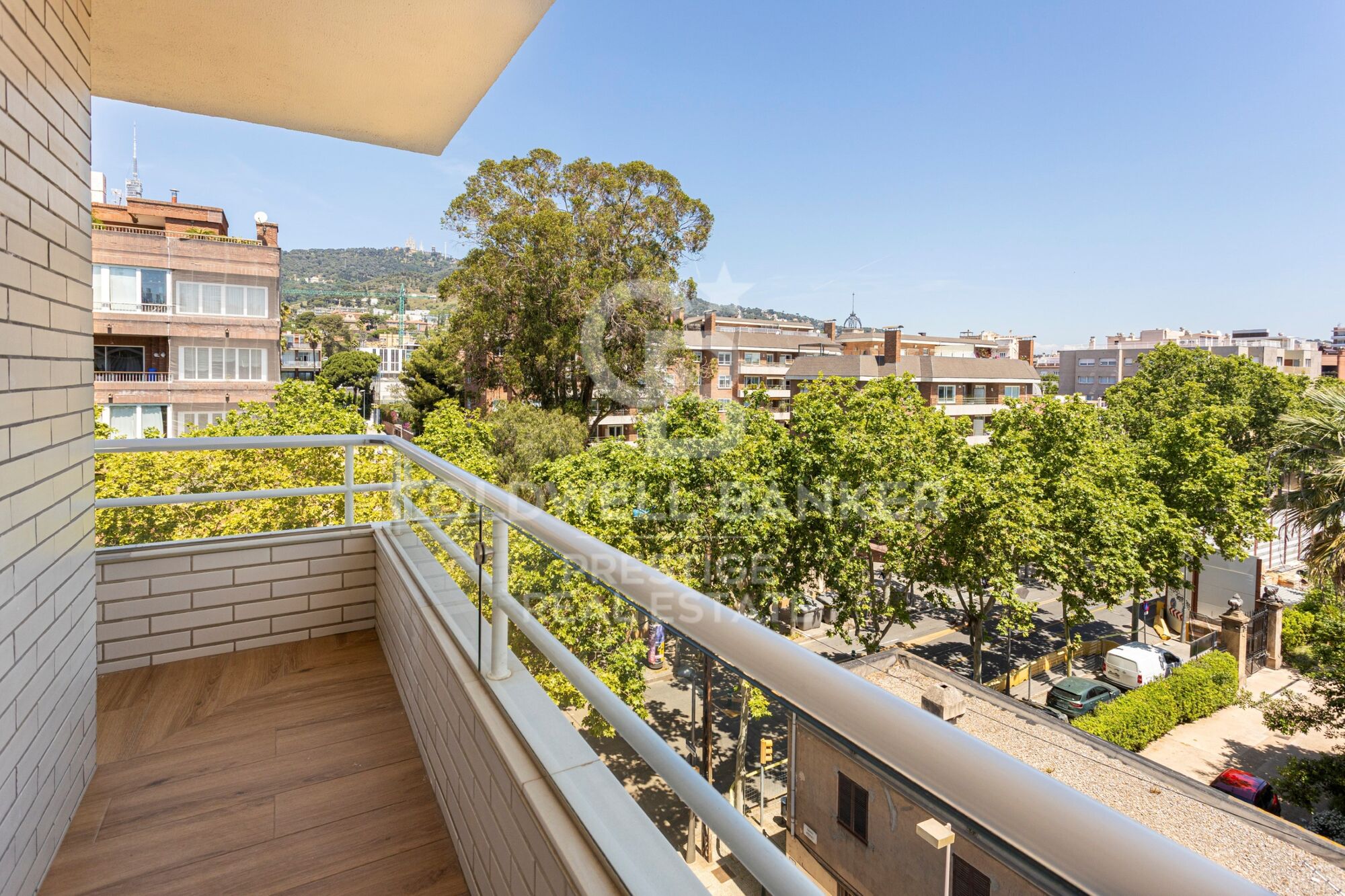 Appartement haut standing à Sant Gervasi - rénové, 3 suites, terrasses et garage triple