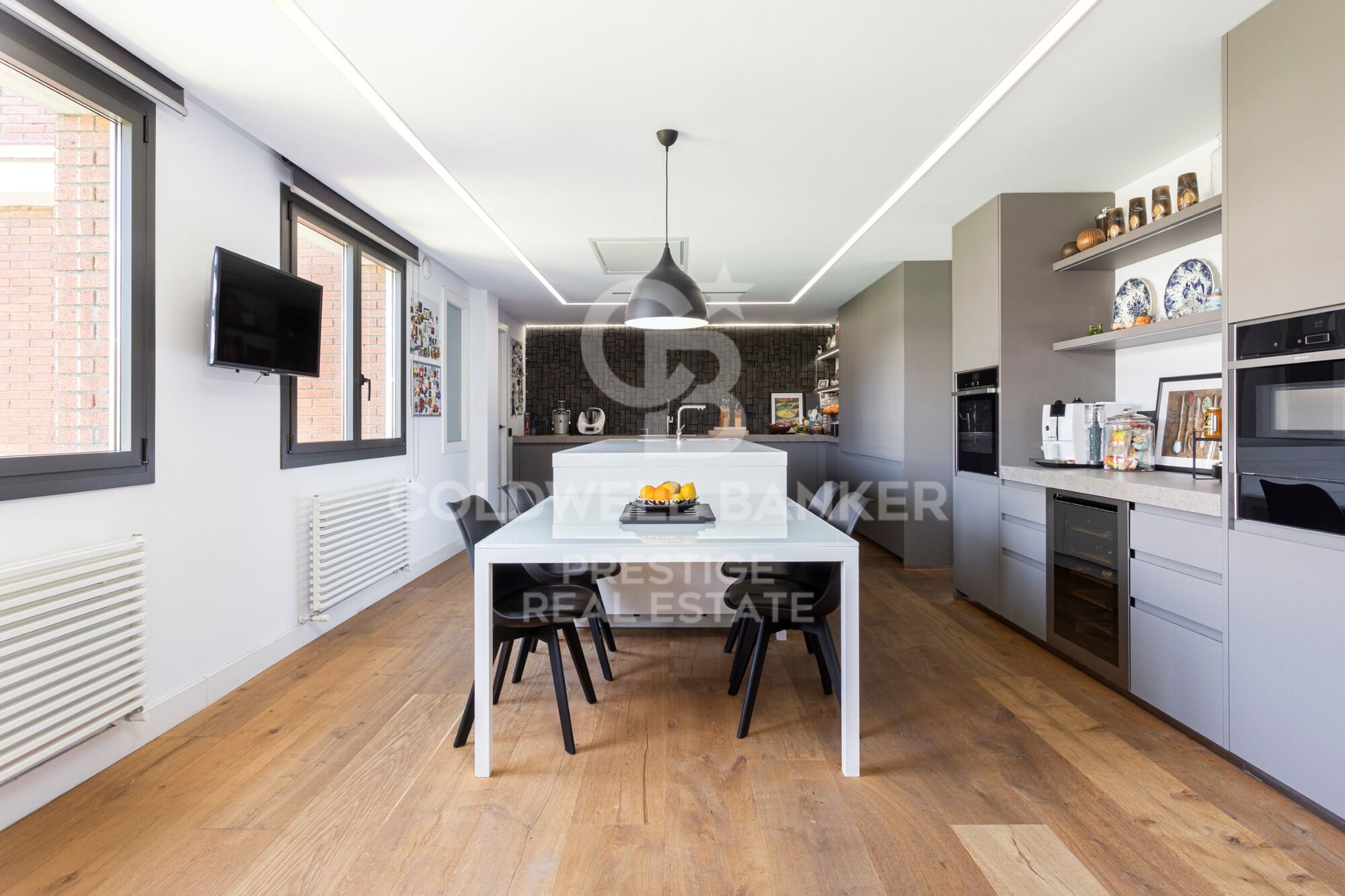 Appartement haut standing à Sant Gervasi - rénové, 3 suites, terrasses et garage triple