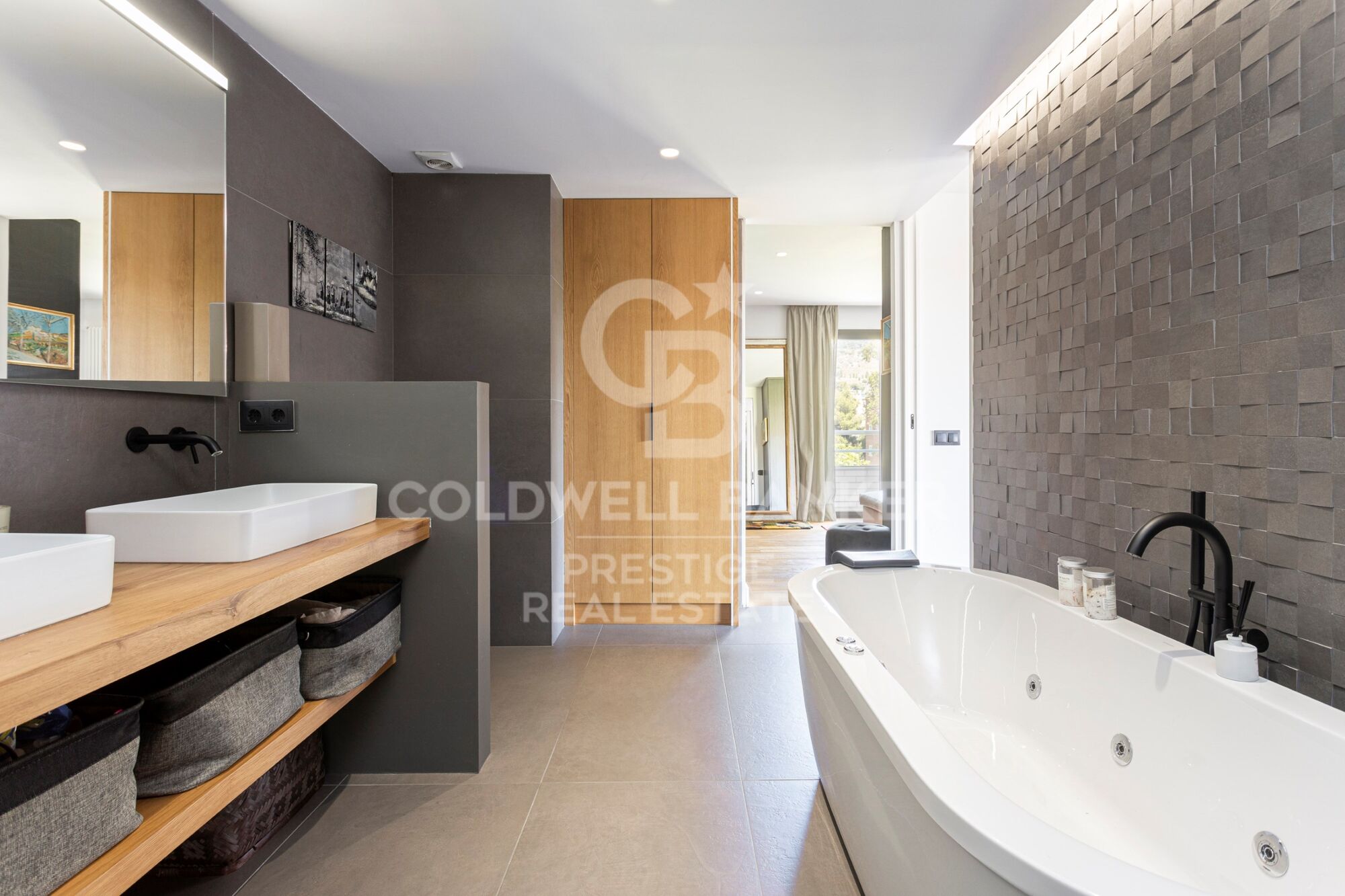 Appartement haut standing à Sant Gervasi - rénové, 3 suites, terrasses et garage triple