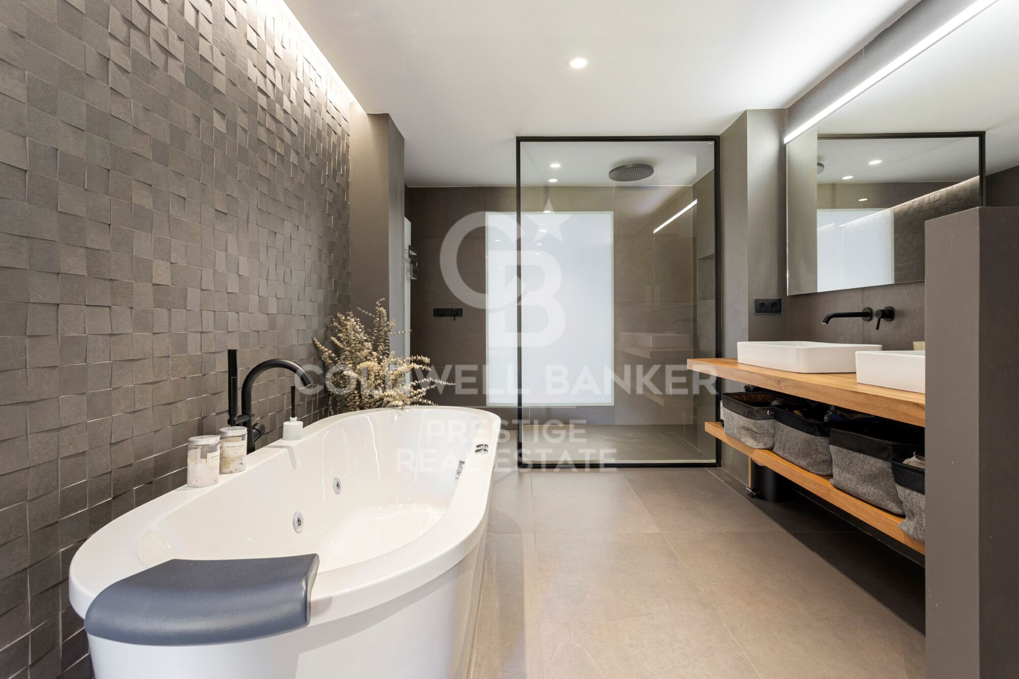 Appartement haut standing à Sant Gervasi - rénové, 3 suites, terrasses et garage triple