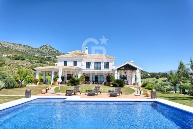 Exclusive luxury villa in frontline golf in Marbella Club Golf Resort, Benahavís