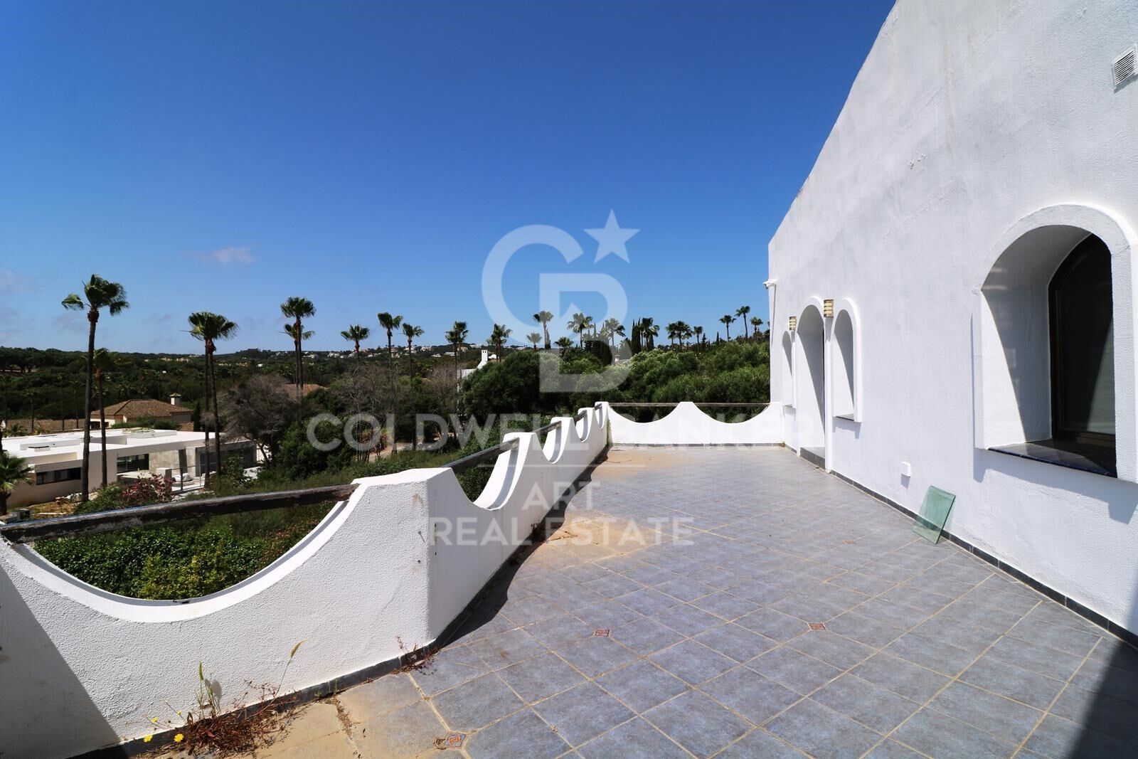 Detached villa with golf views and guest flat in Sotogrande Alto