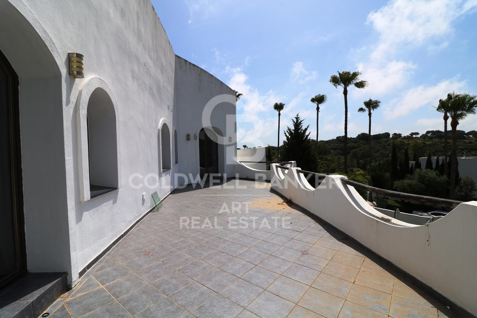 Detached villa with golf views and guest flat in Sotogrande Alto