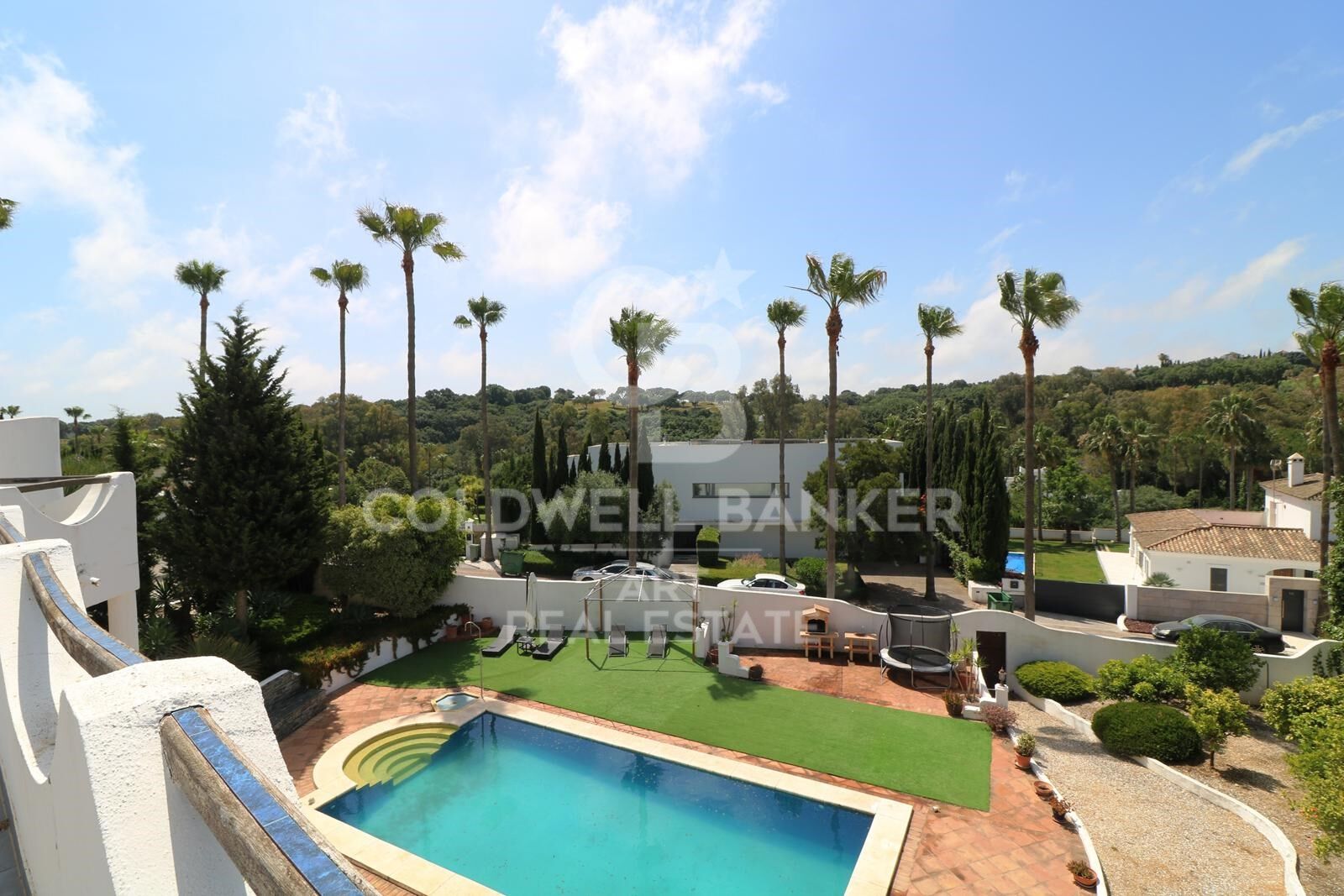 Freistehende Villa mit Golfblick und Gästeapartment in Sotogrande Alto