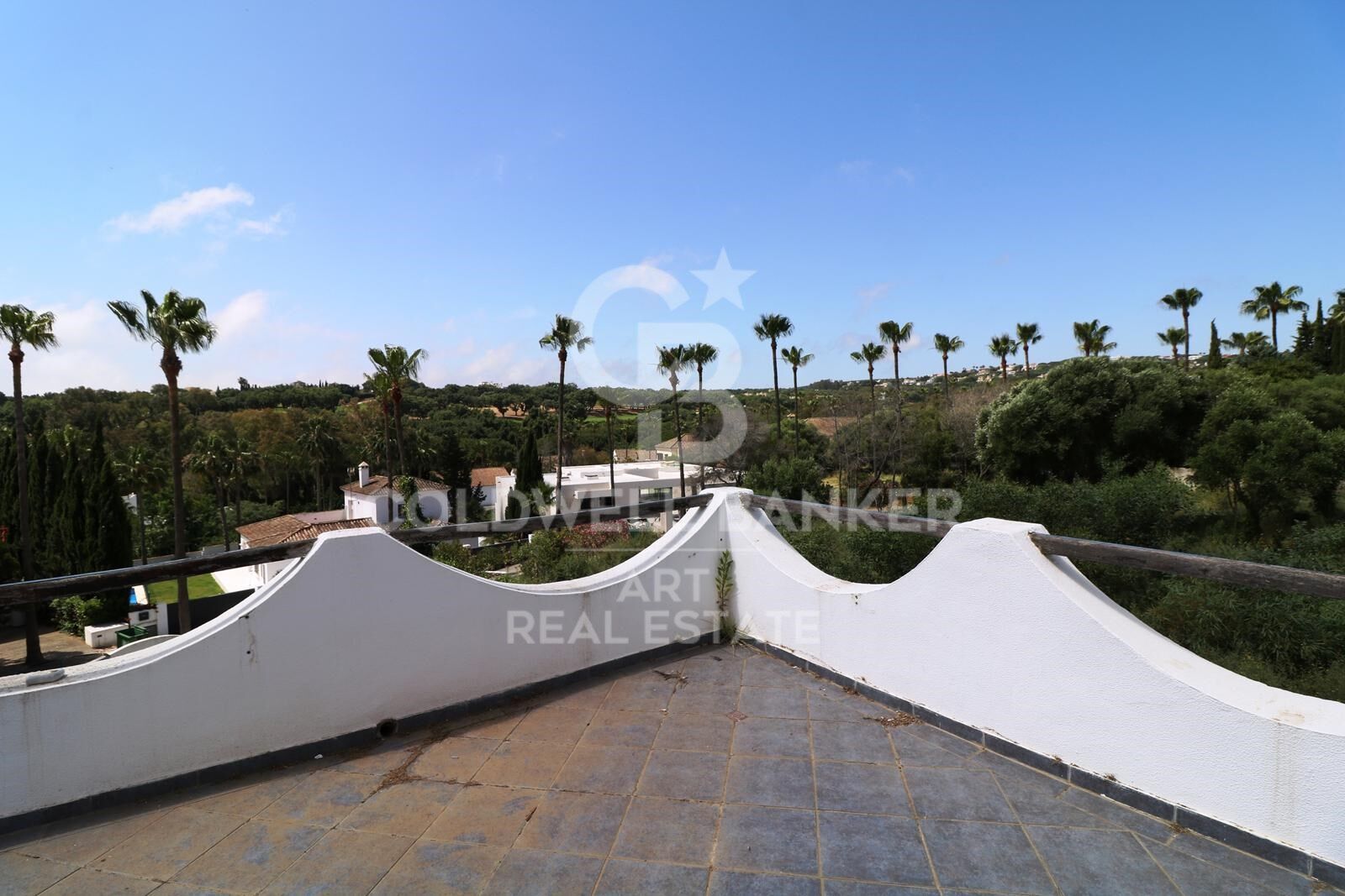 Villa independiente con vistas al golf y apartamento de invitados en Sotogrande Alto