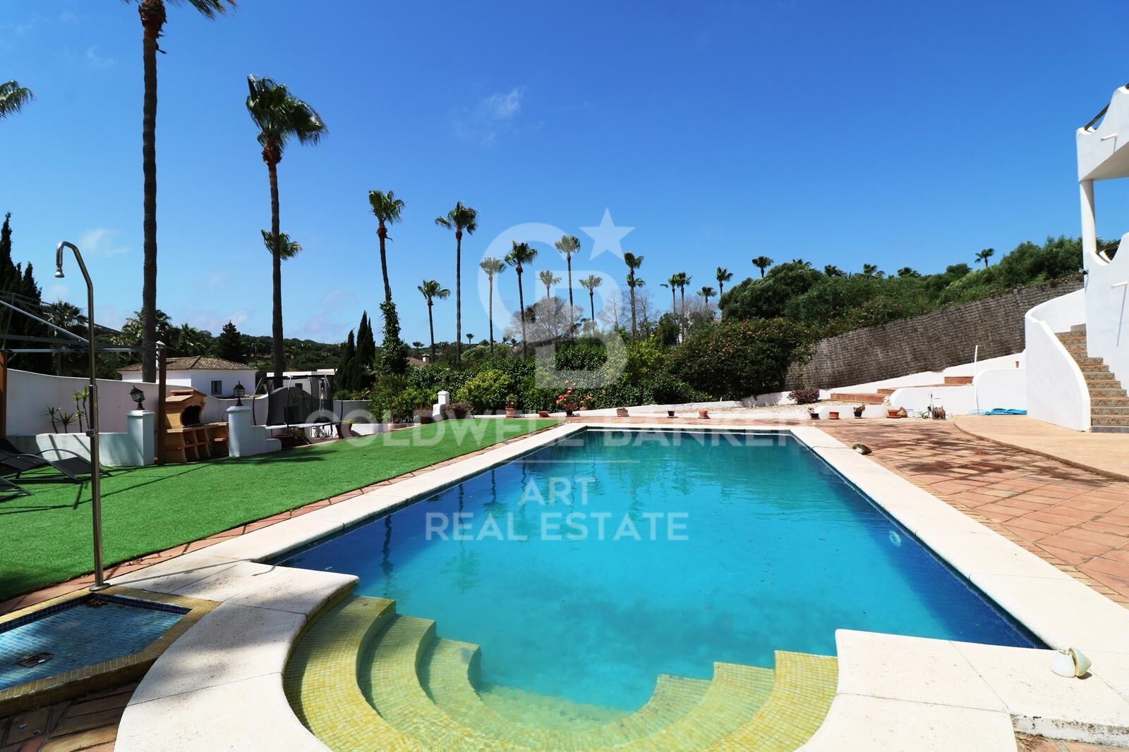 Freistehende Villa mit Golfblick und Gästeapartment in Sotogrande Alto