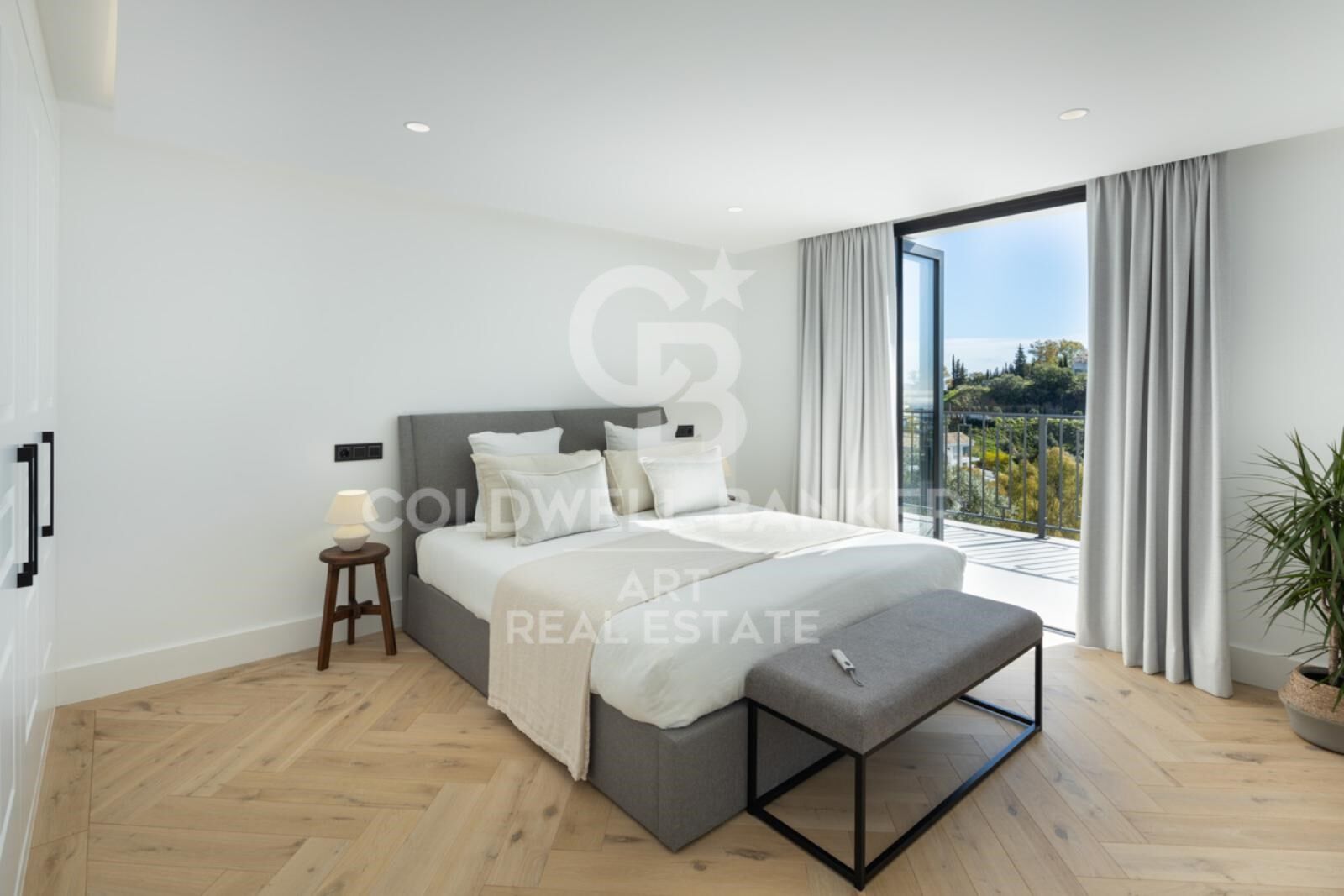 Elegant modern villa with breathtaking Mediterranean views in Benahavís, Marbella