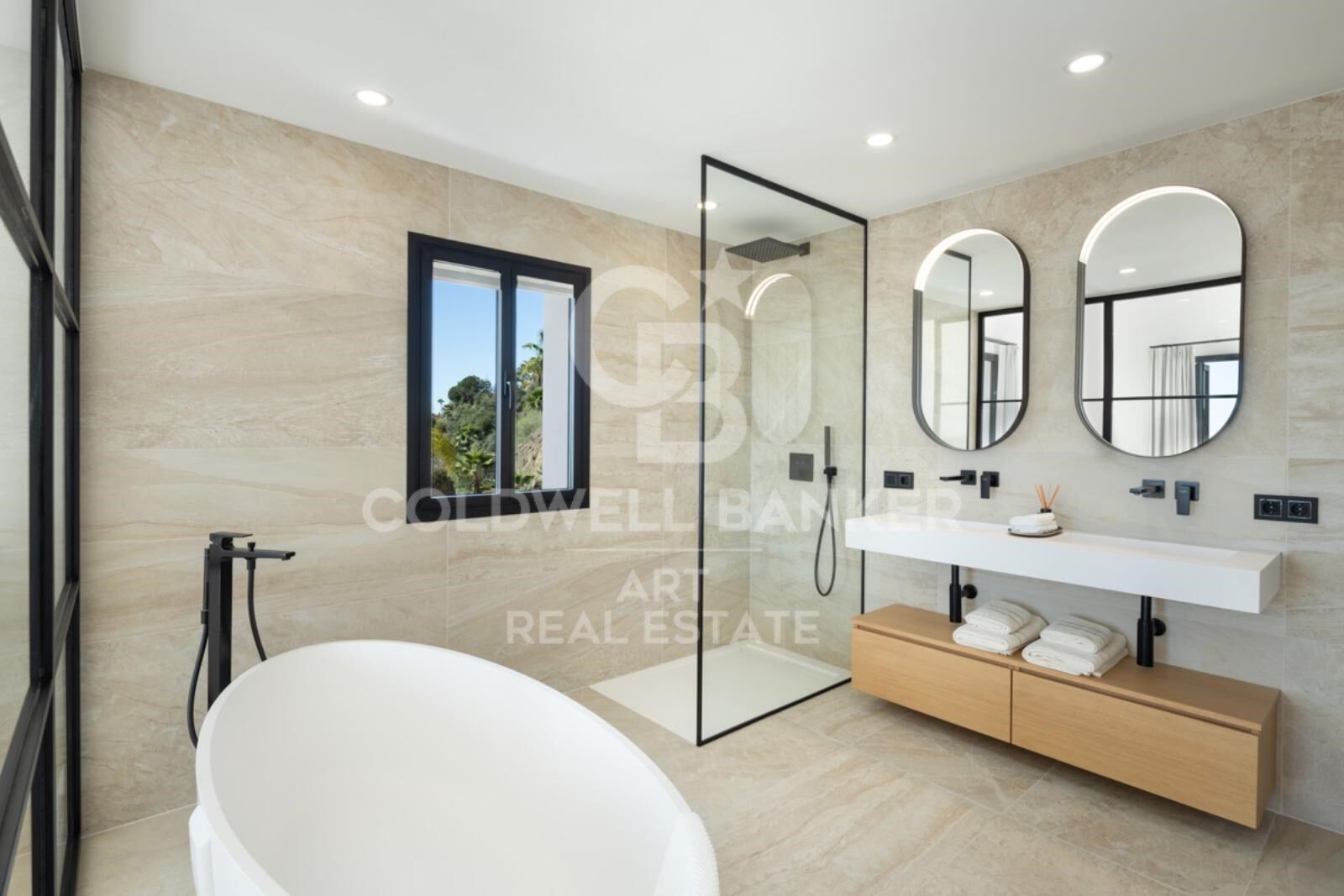 Elegant modern villa with breathtaking Mediterranean views in Benahavís, Marbella