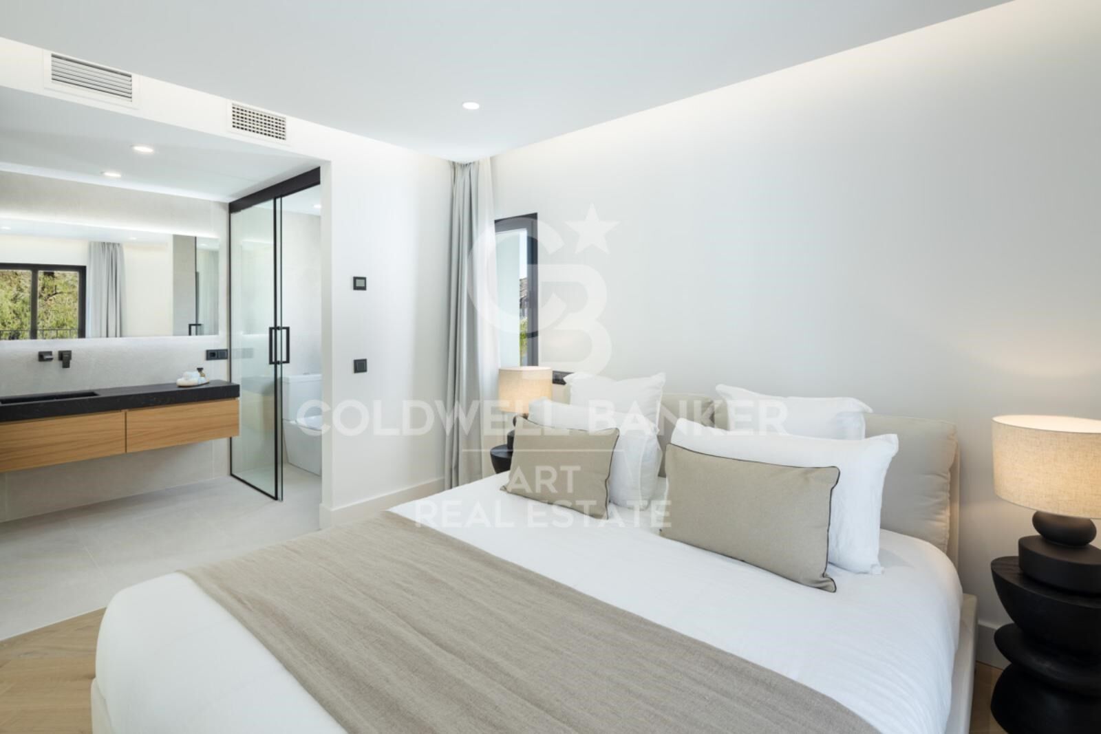 Elegant modern villa with breathtaking Mediterranean views in Benahavís, Marbella