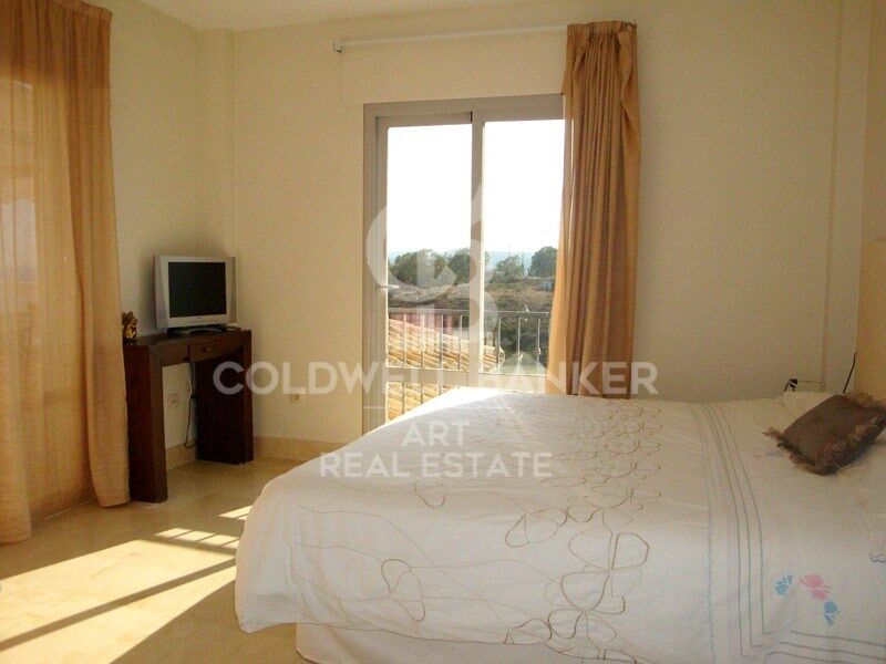 Exclusive penthouse with large terrace and spectacular views in Majestic Gardens, Casares