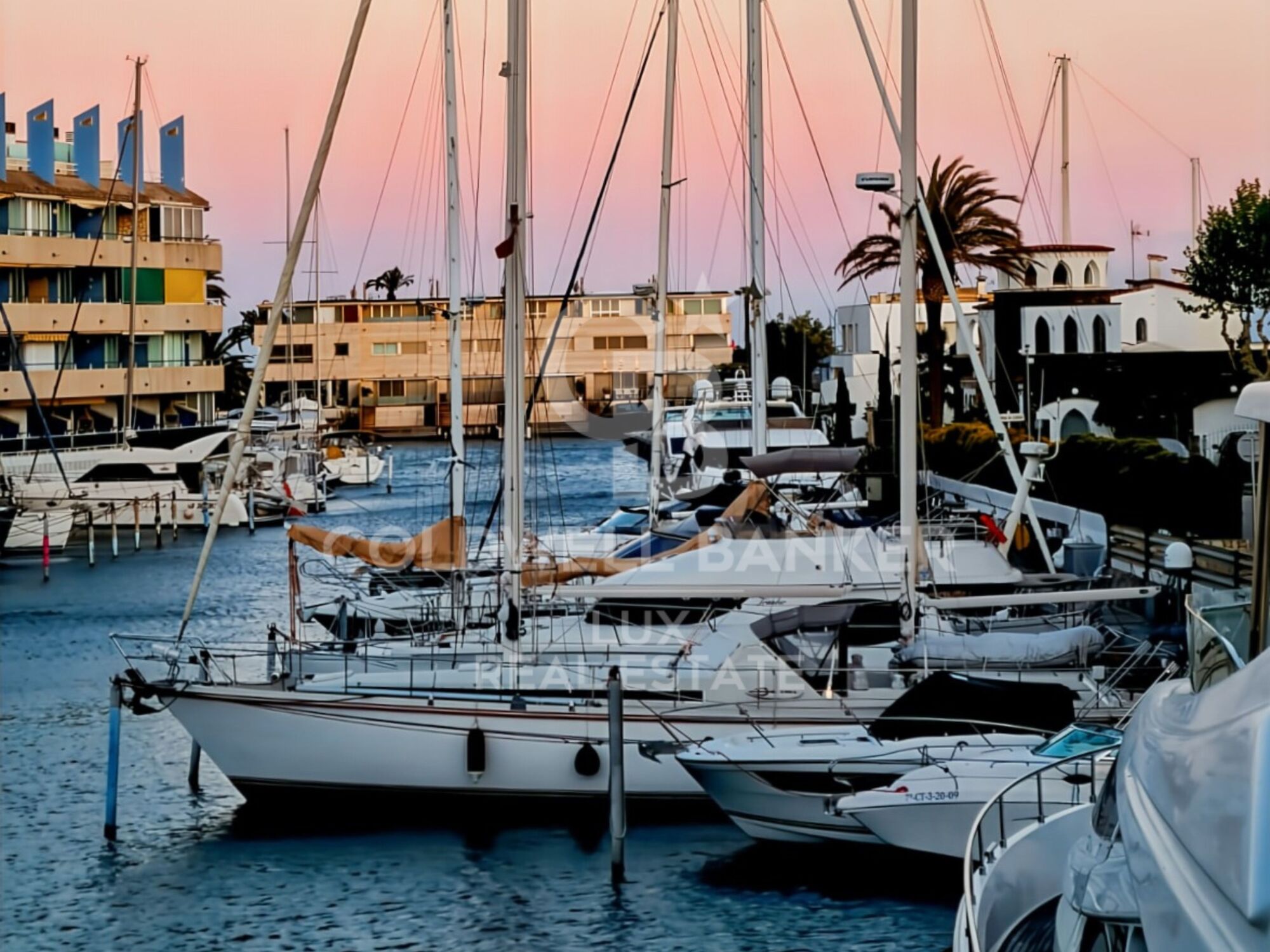 Appartement rénové avec vue canal et licence touristique, Empuriabrava centre