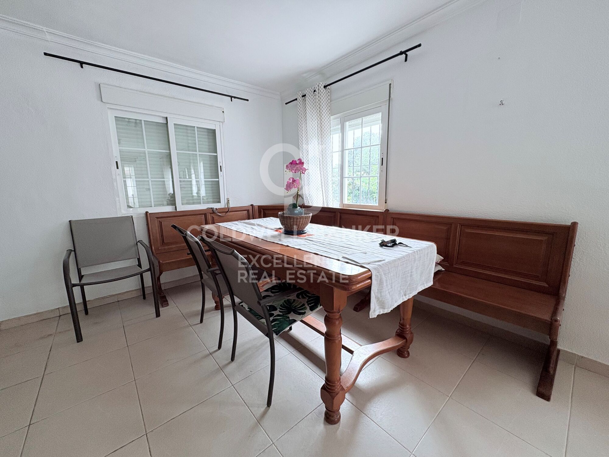 Charming Country Estate with 8,000 m² Plot, Swimming Pool and Three Independent Houses