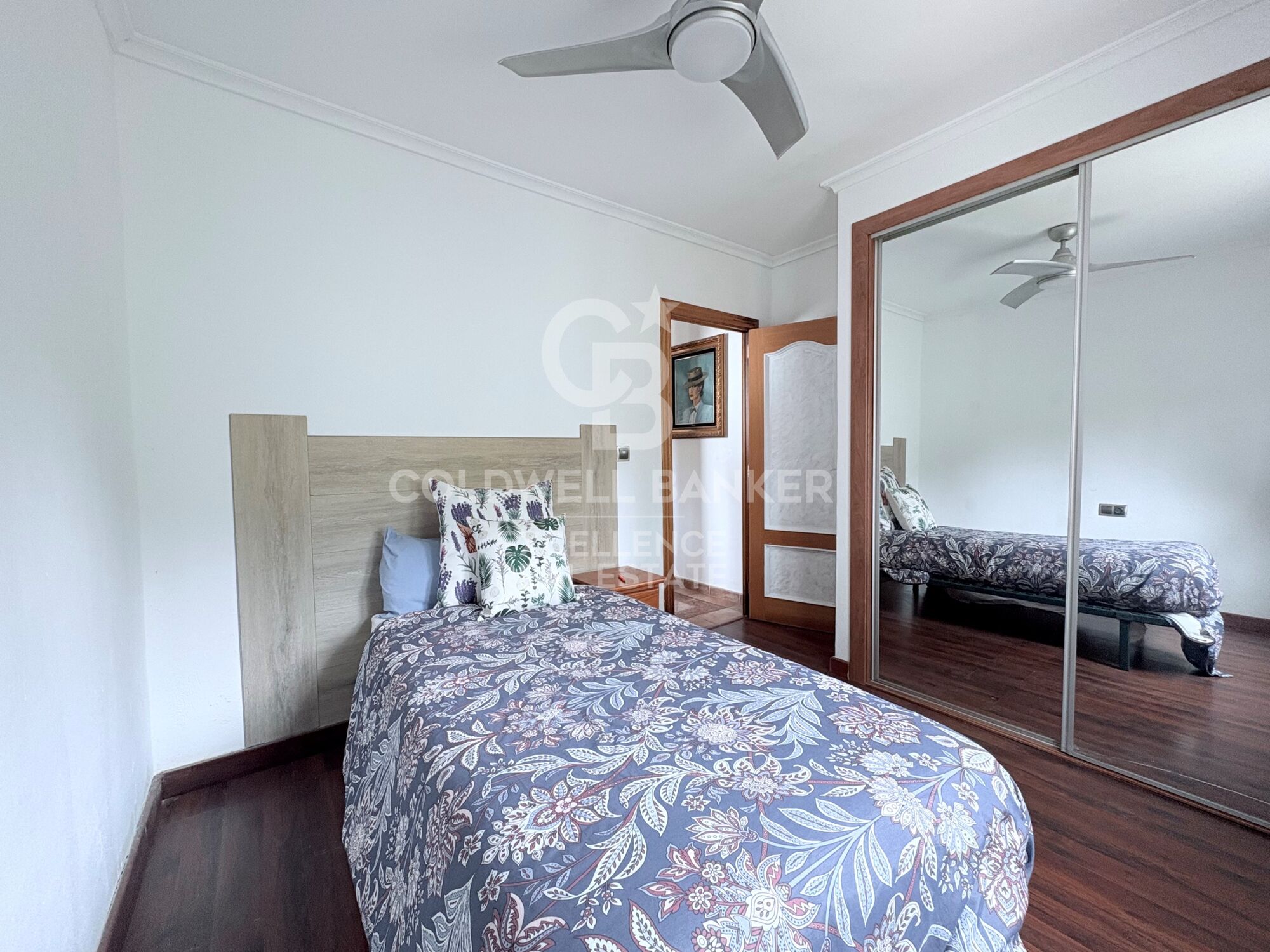 Charming Country Estate with 8,000 m² Plot, Swimming Pool and Three Independent Houses