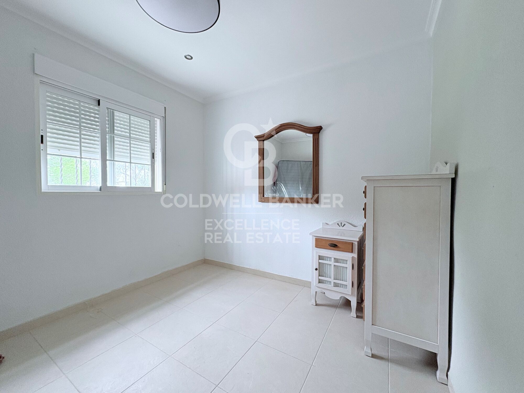 Charming Country Estate with 8,000 m² Plot, Swimming Pool and Three Independent Houses