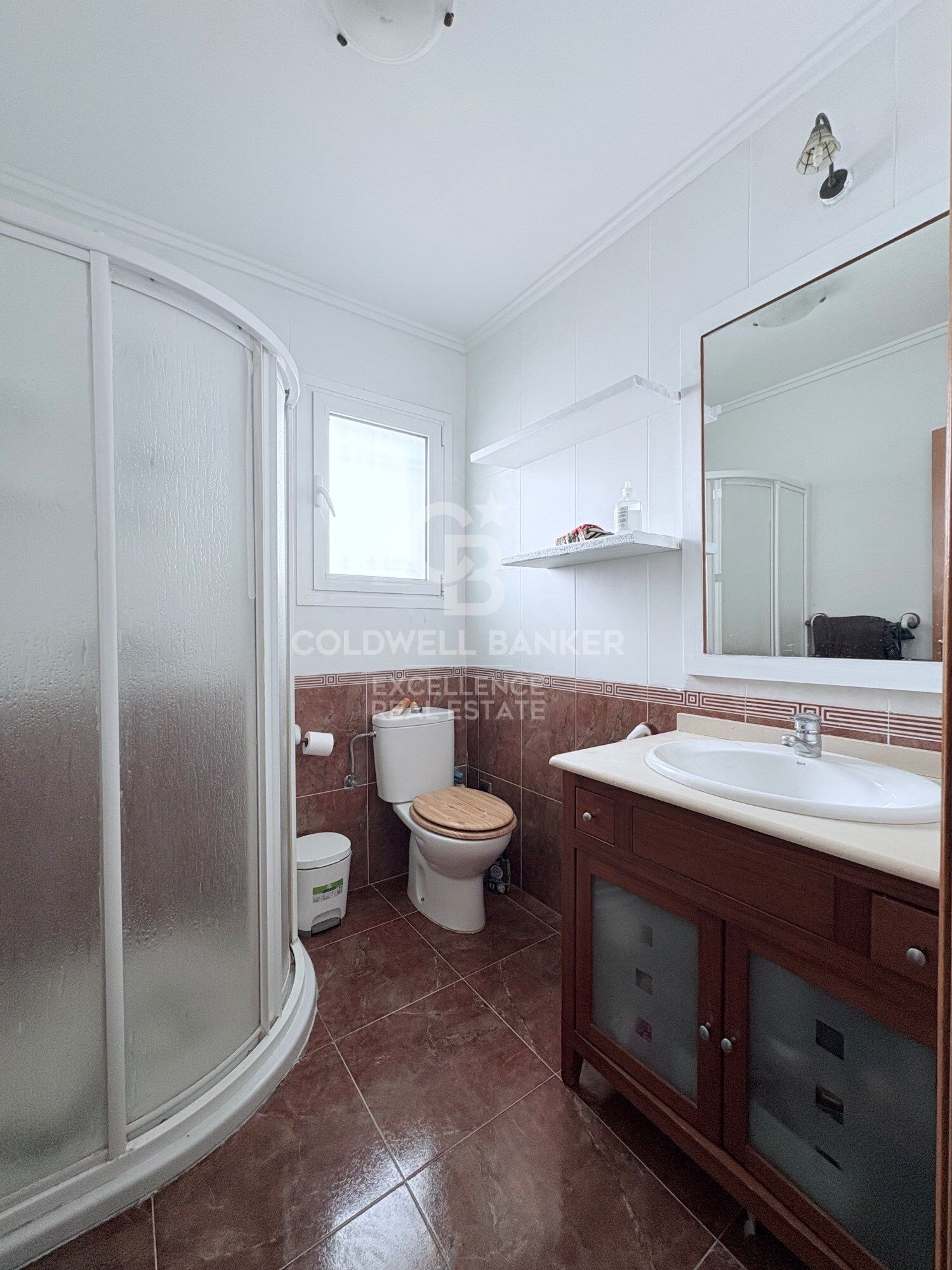 Charming Country Estate with 8,000 m² Plot, Swimming Pool and Three Independent Houses