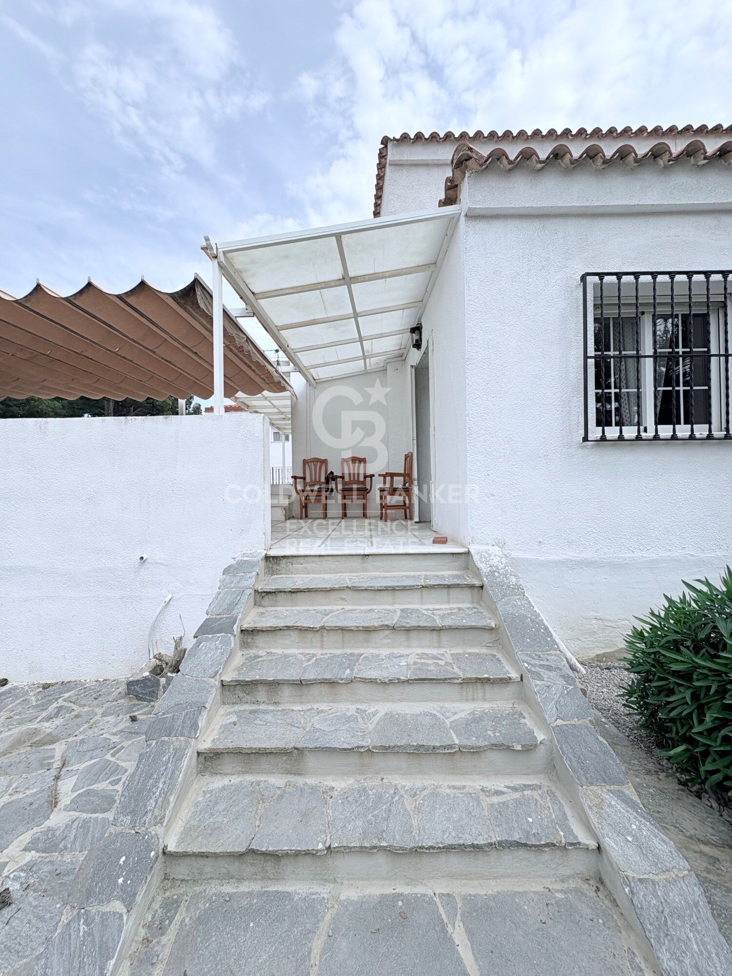 Charming Country Estate with 8,000 m² Plot, Swimming Pool and Three Independent Houses