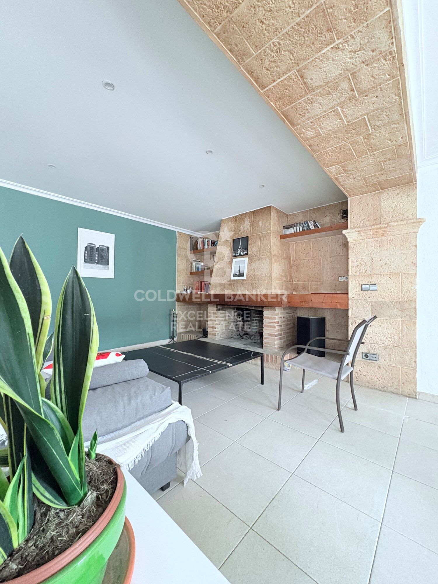 Charming Country Estate with 8,000 m² Plot, Swimming Pool and Three Independent Houses