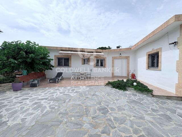 Bezauberndes Landgut mit 8.000 m² Grundstück, Pool und Drei Unabhängigen Häusern