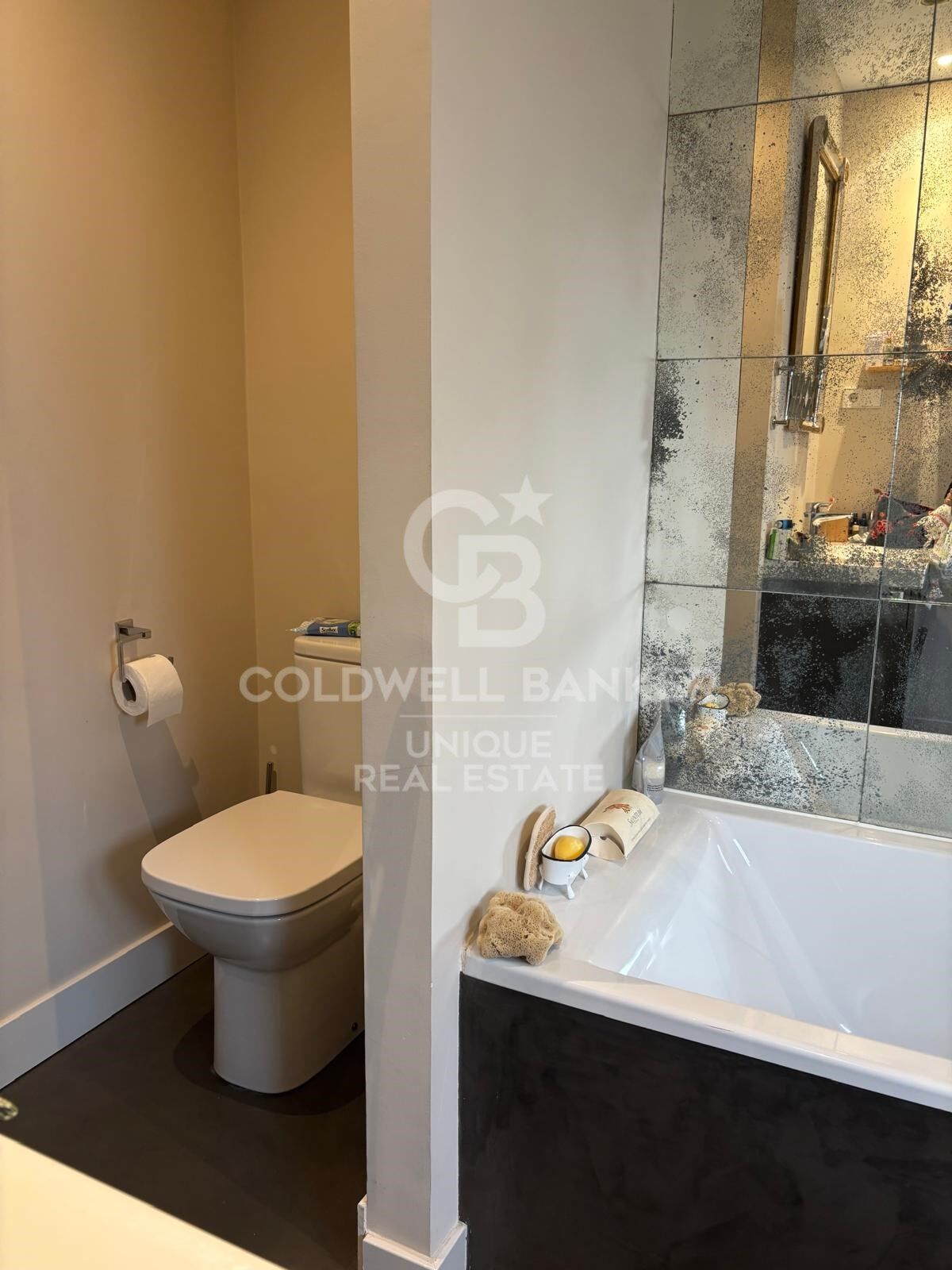 Penthouse with terrace with 2 bedrooms in El Viso tastefully renovated